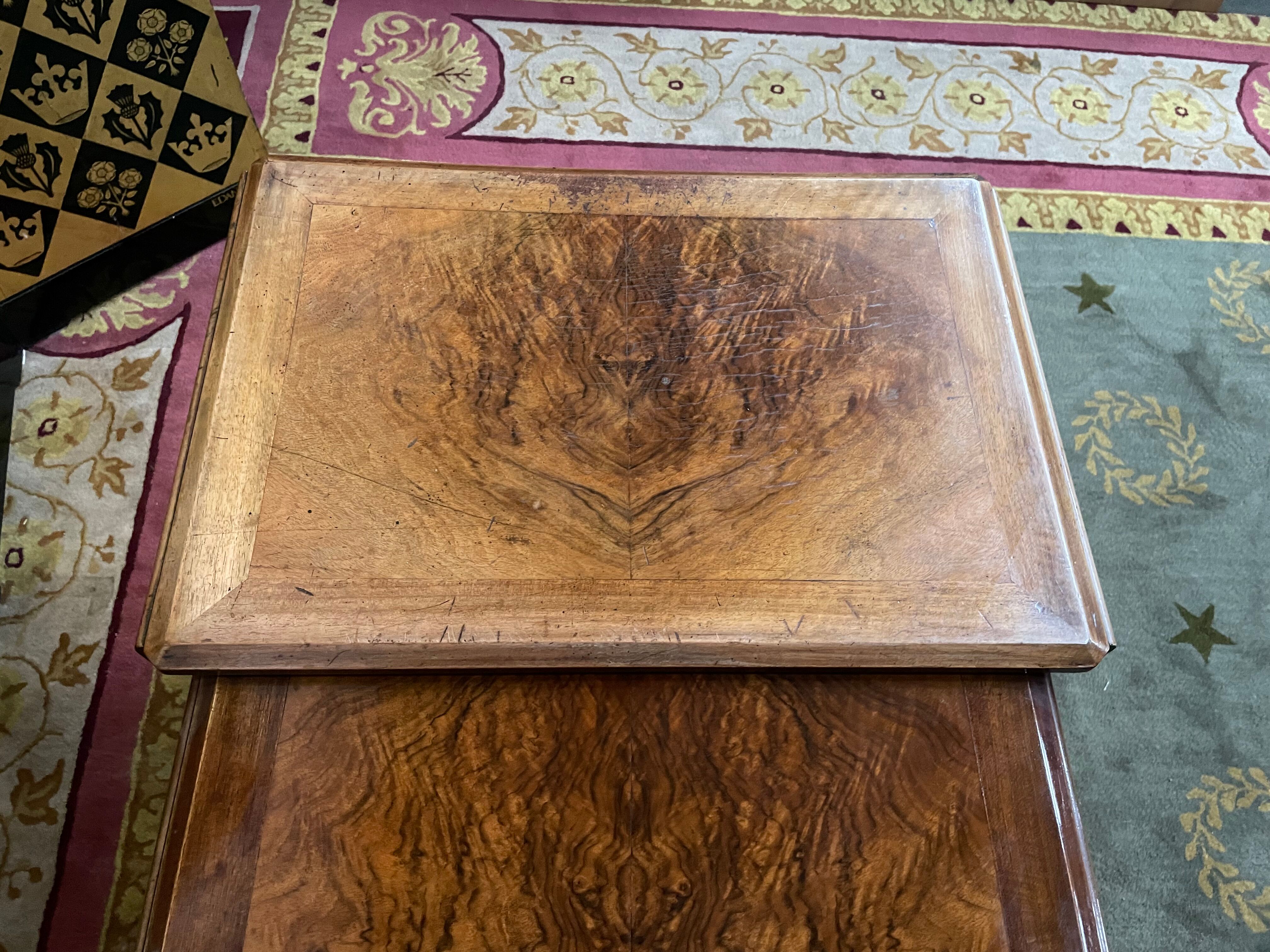 Pull-out tables Art Deco era