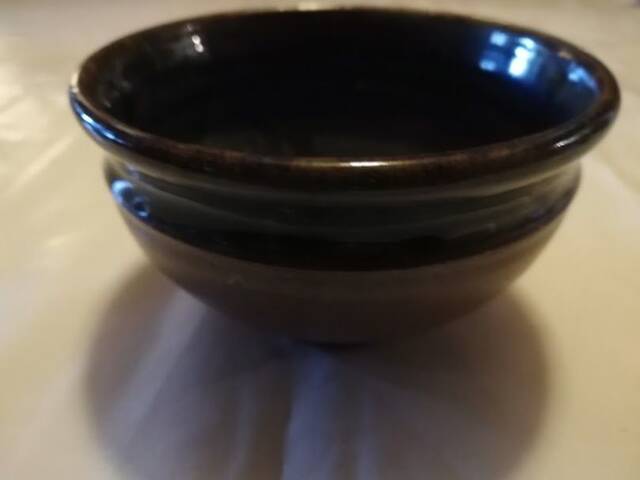 Enamelled ceramic cup