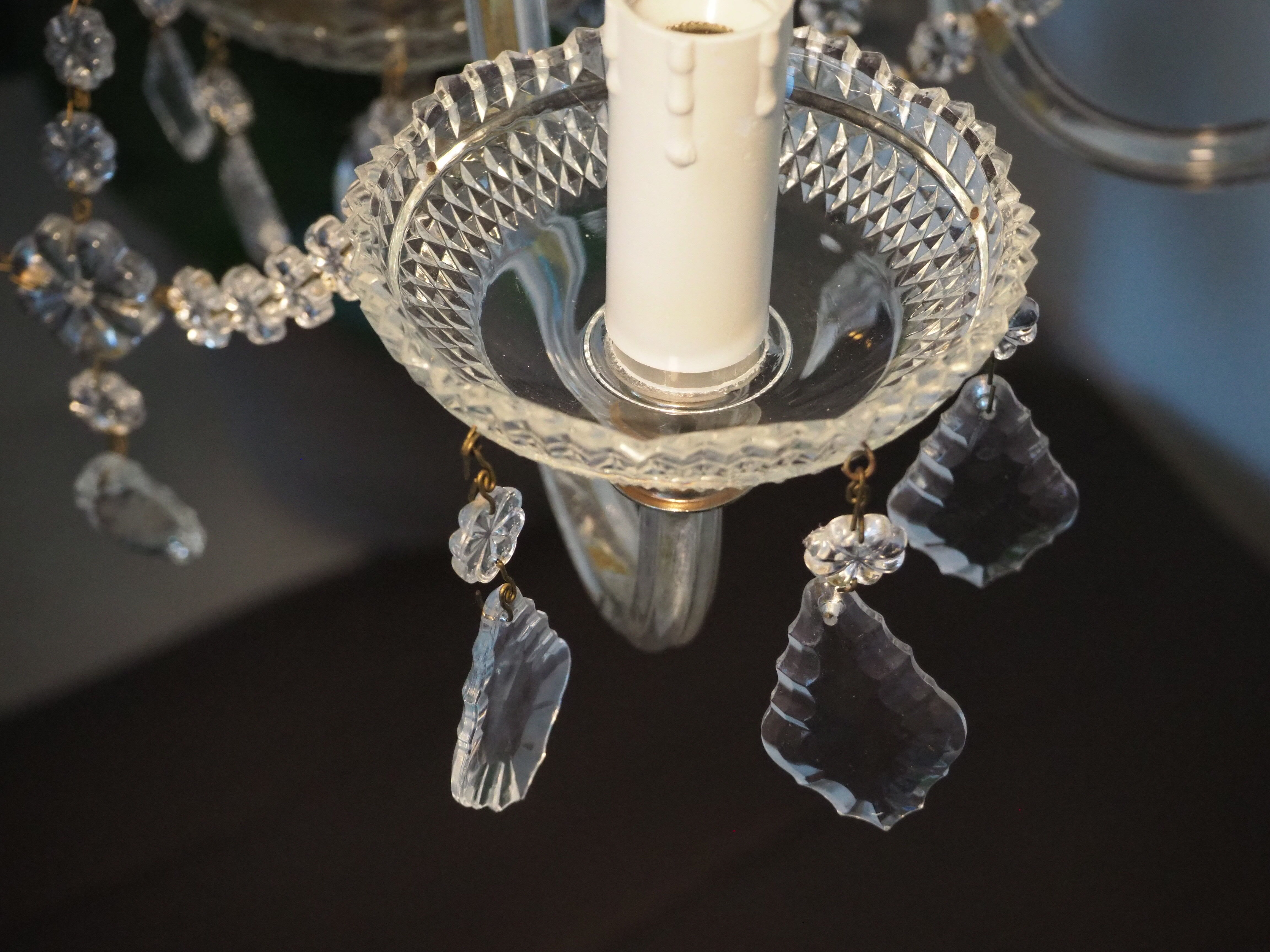 6-light chandelier with tassels