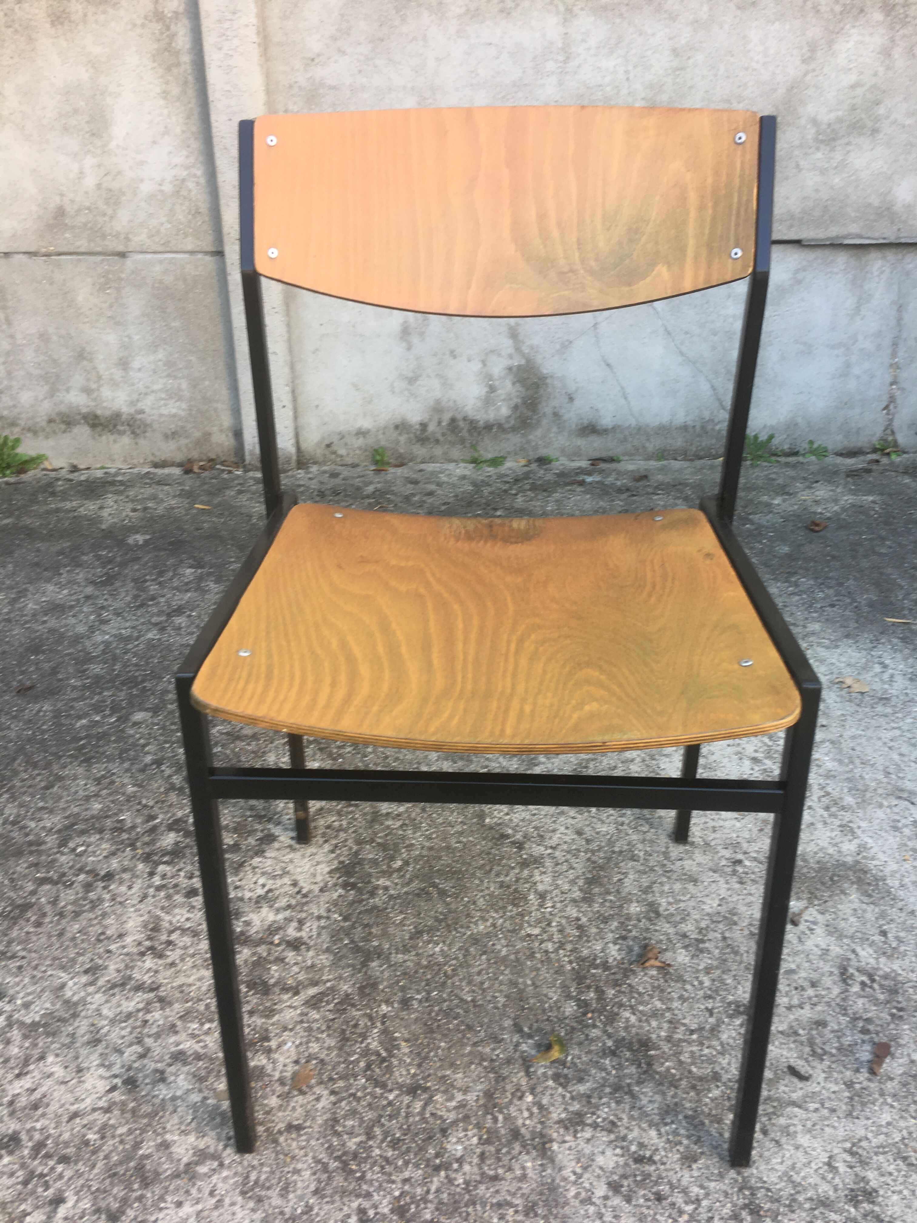 ♻️ Set of 6 chairs designed by designer Gijs van der sluis.