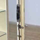 Armoire à pharmacie en fer, années 1930