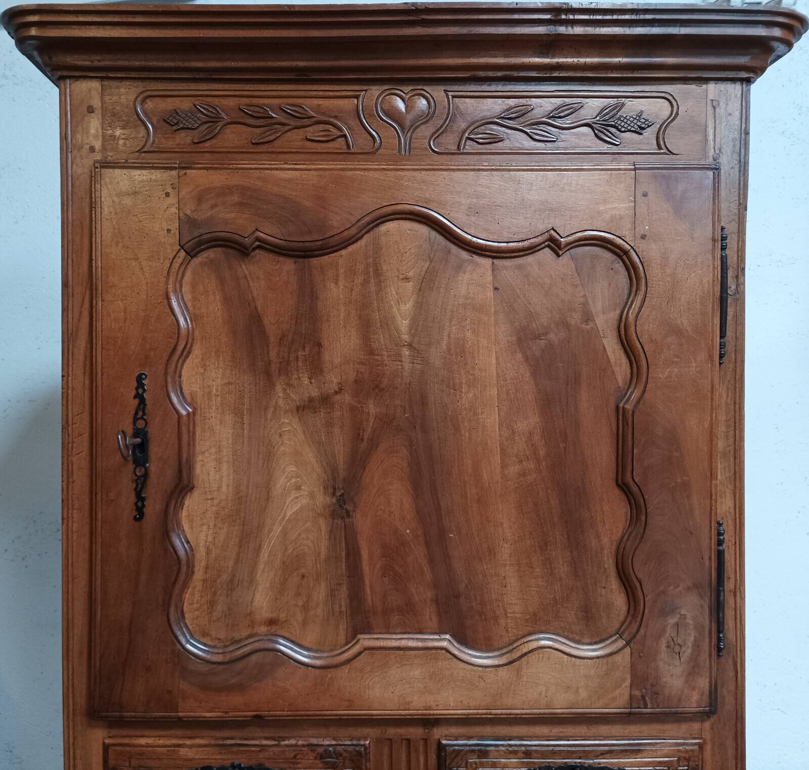 Standing man Louis XV in walnut 18th century