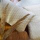 Coussin blanc et olive 30x50cm