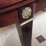 Oval dining room table