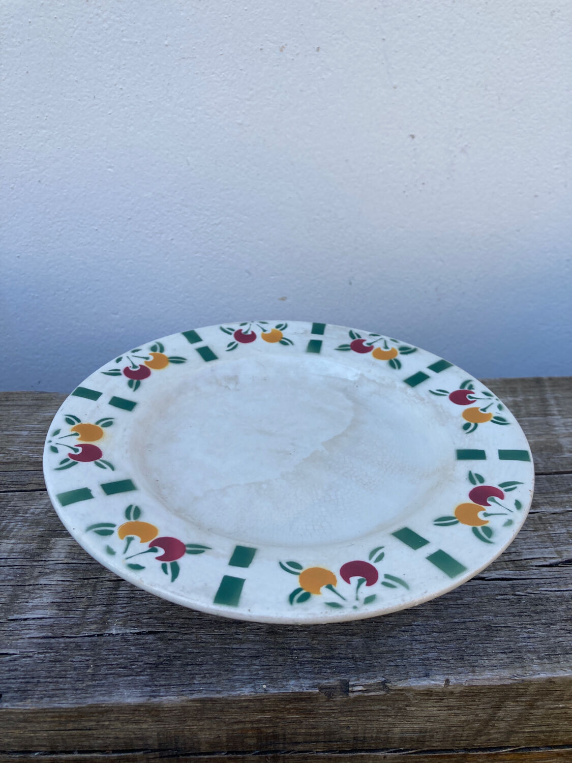 Compotier en céramique Gien blanc à motifs de fruits