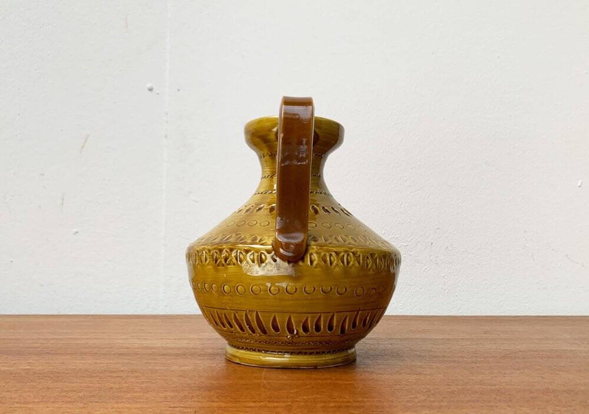 Italian pottery carafe from the mid-century by Aldo Londi for Bitossi, 1960s.