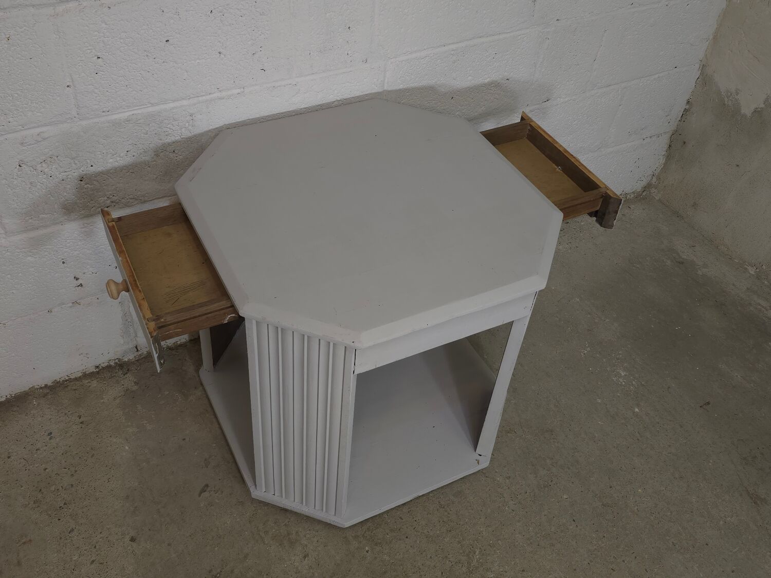 Art Deco side table repainted in "stormy" grey white