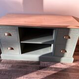 Low green and gold storage unit