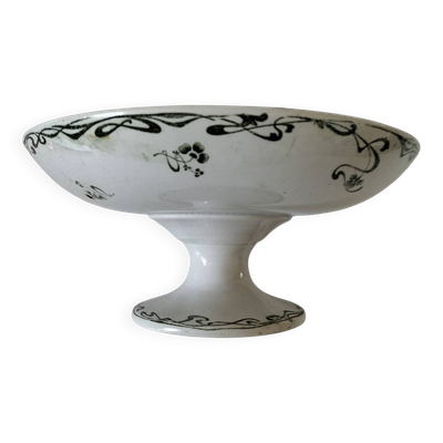 Assiette sur piédouche Iris Creil Montereau Terre de Fer époque 1900