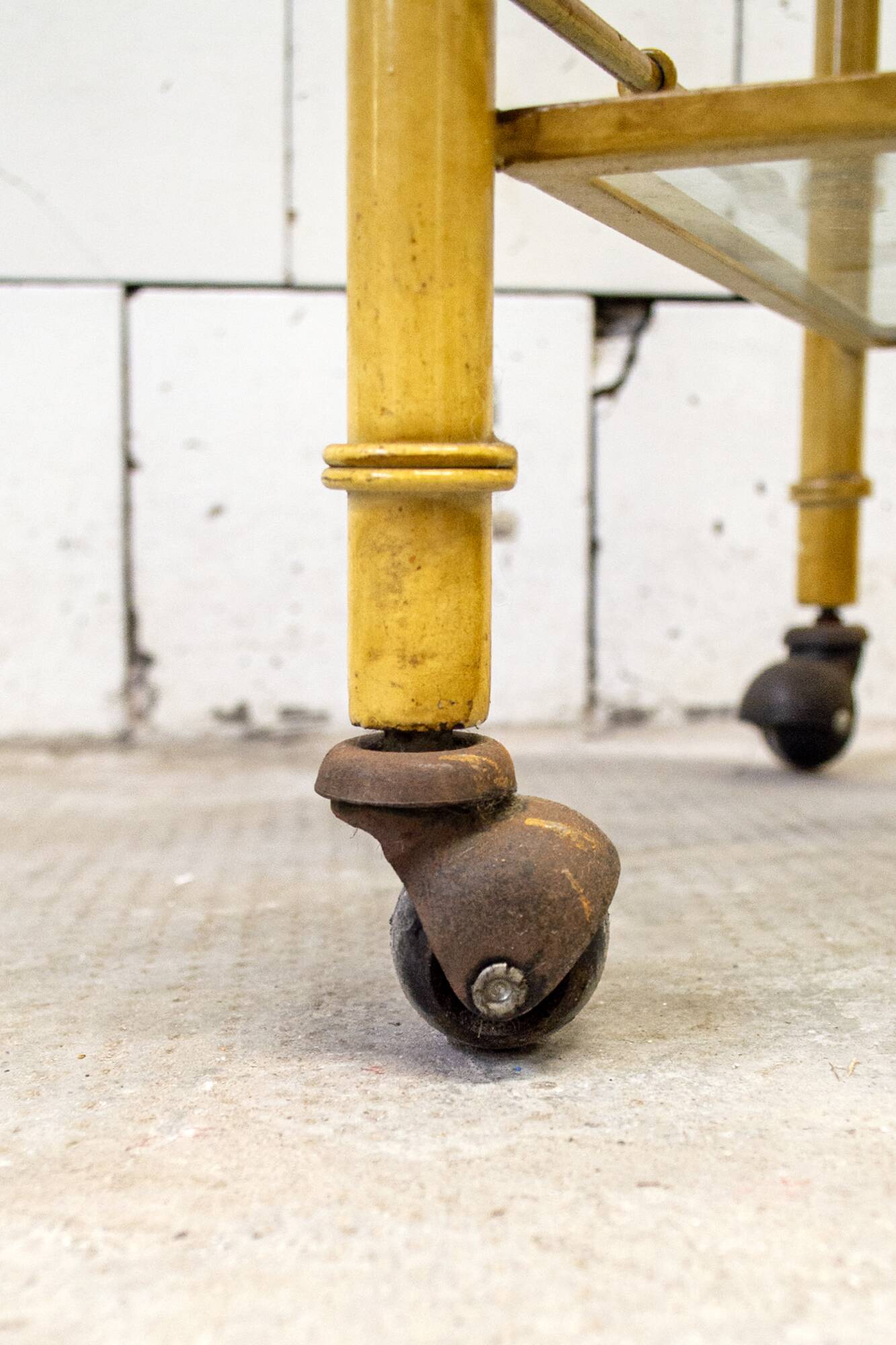 Carrello metallo laccato e vetro con vassoio Italia Anni '50