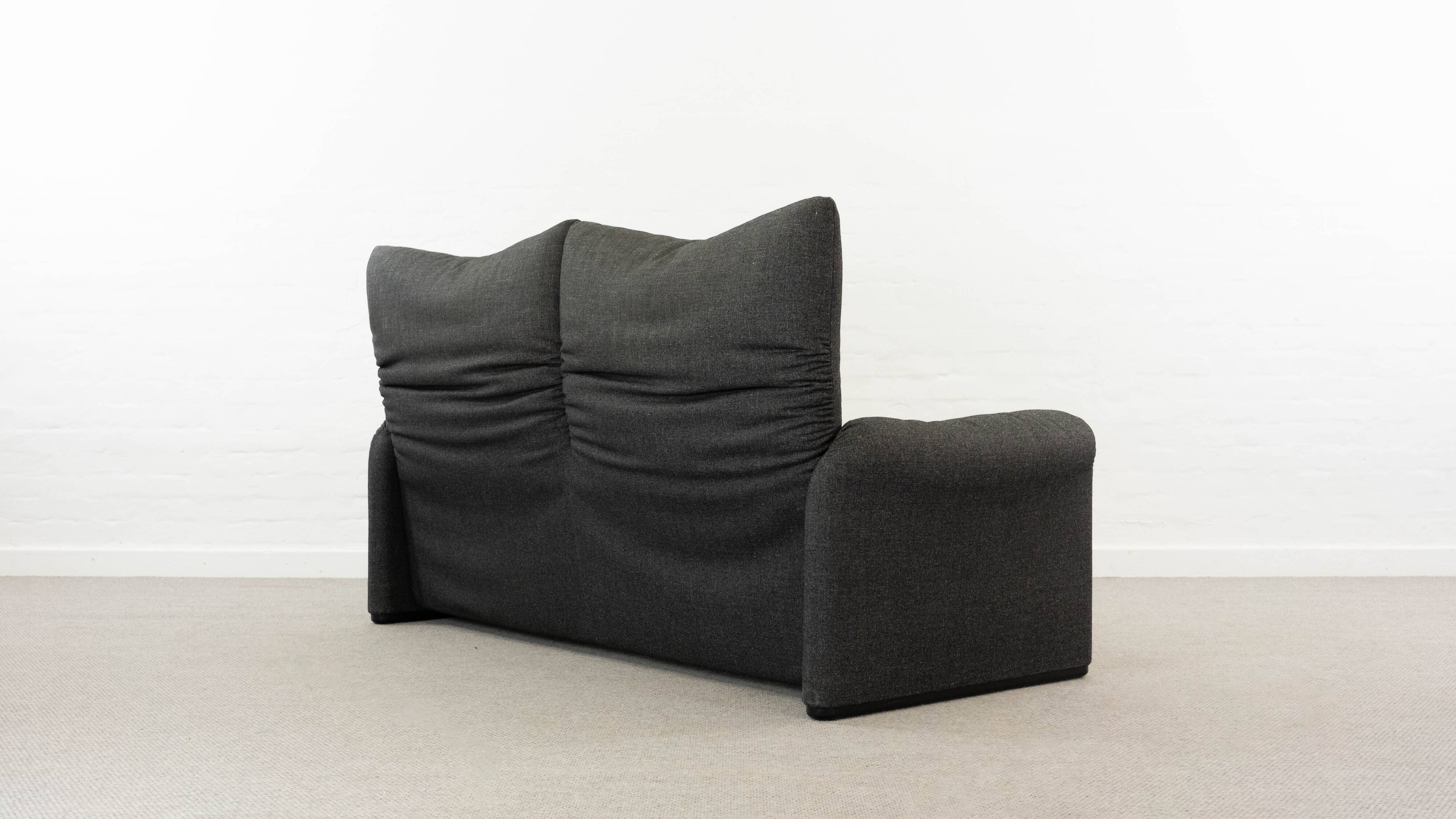 Maralunga 2.5-seat Sofa by Vico Magistretti for Cassina, Italy