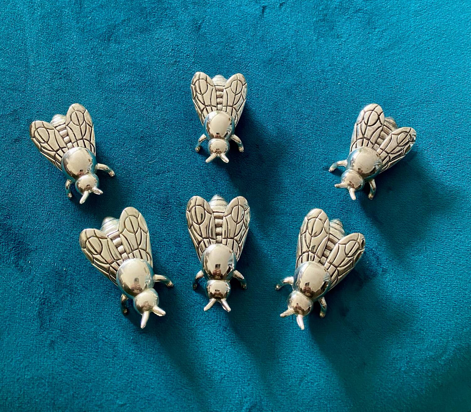 6 Bee-shaped knife holders, silver-colored metal