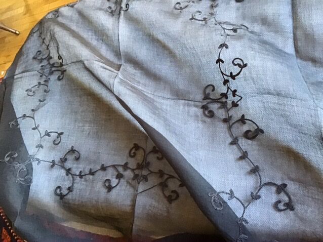 Black nape and towels in organdi