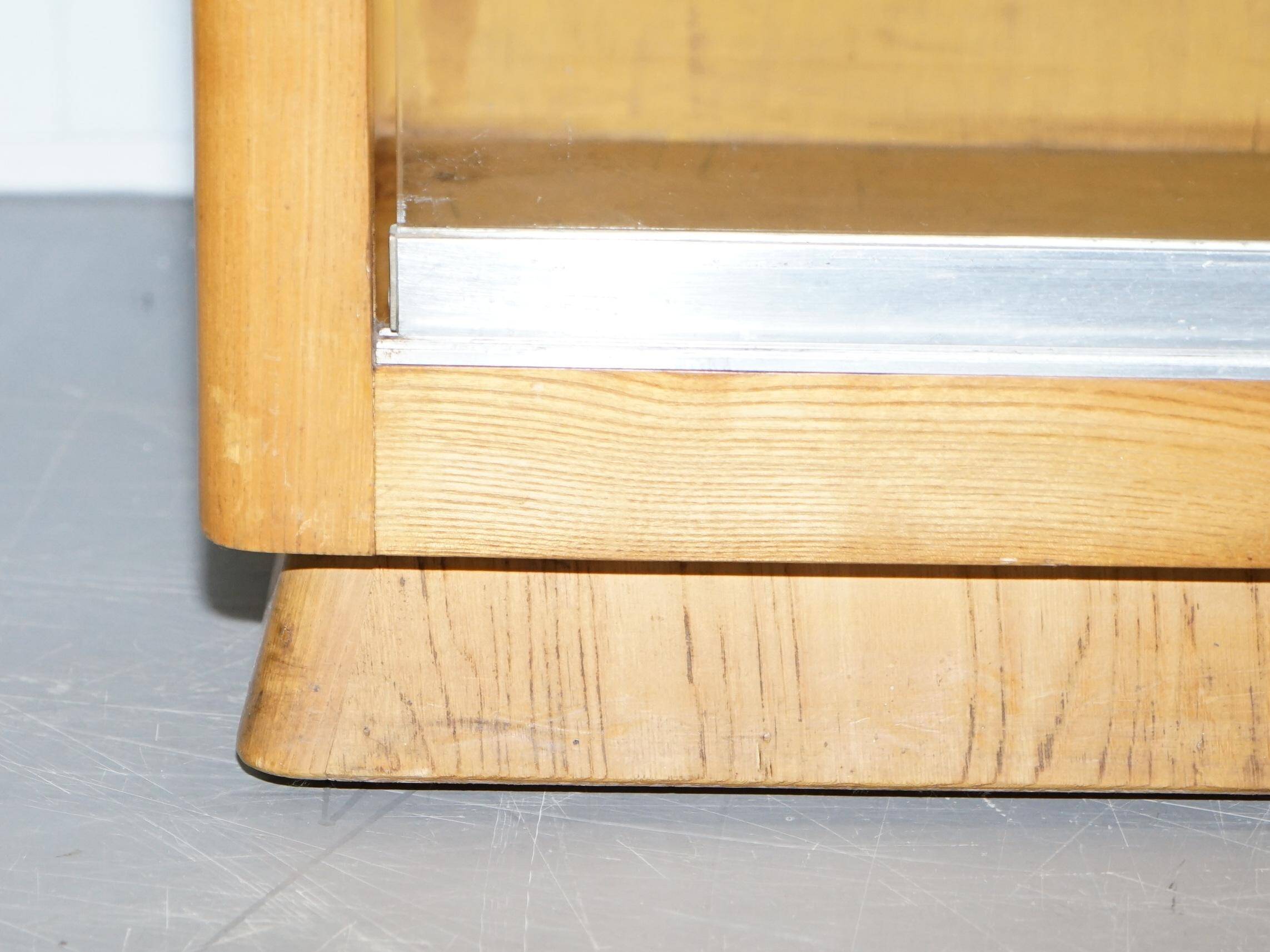 Paire de bibliothèques de bureau en chêne avec portes vitrées