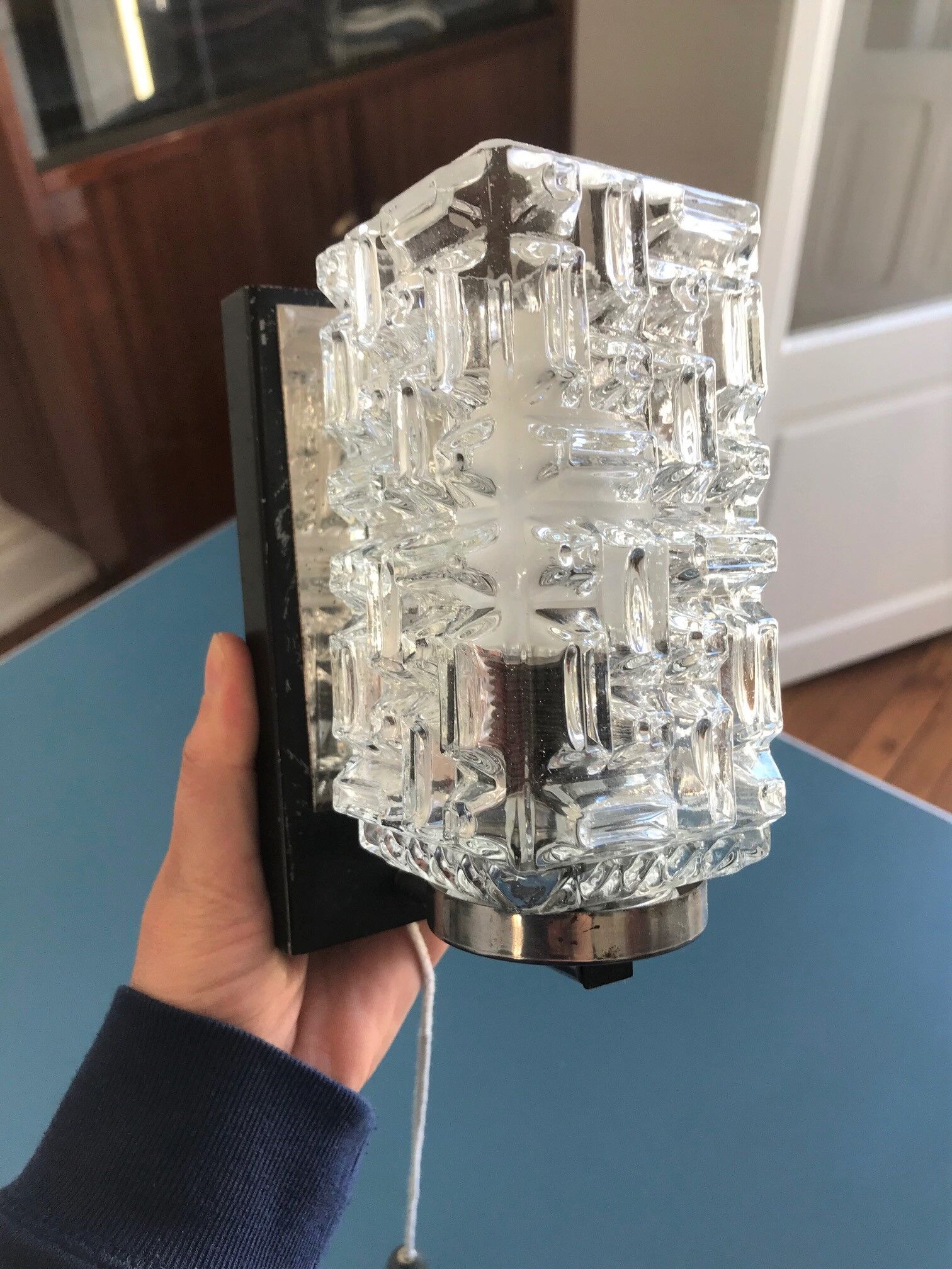 Rectangular wall lamp in molded glass