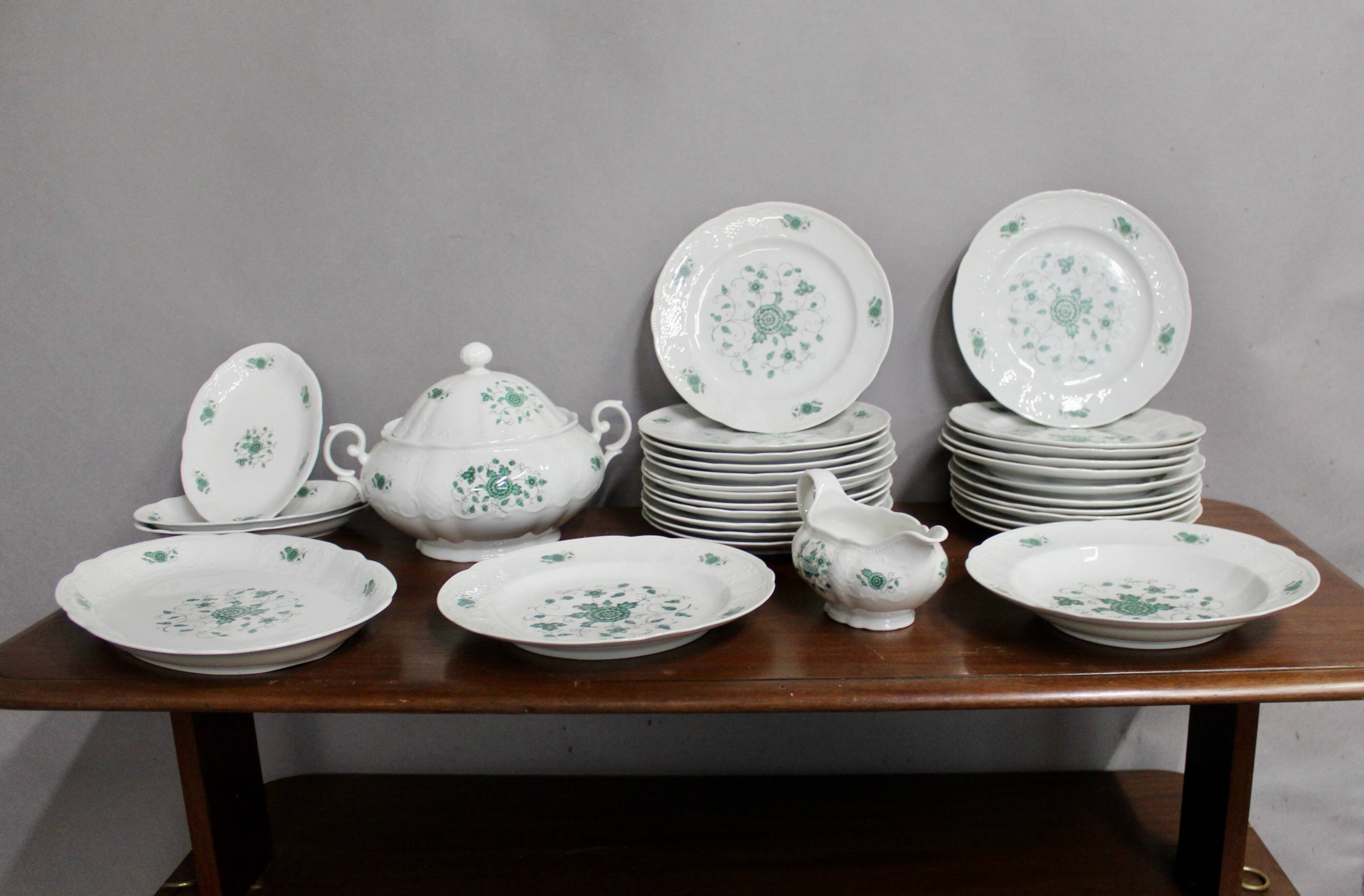 Seltmann Weiden Bavaria 31-Piece Porcelain Dinnerware Set