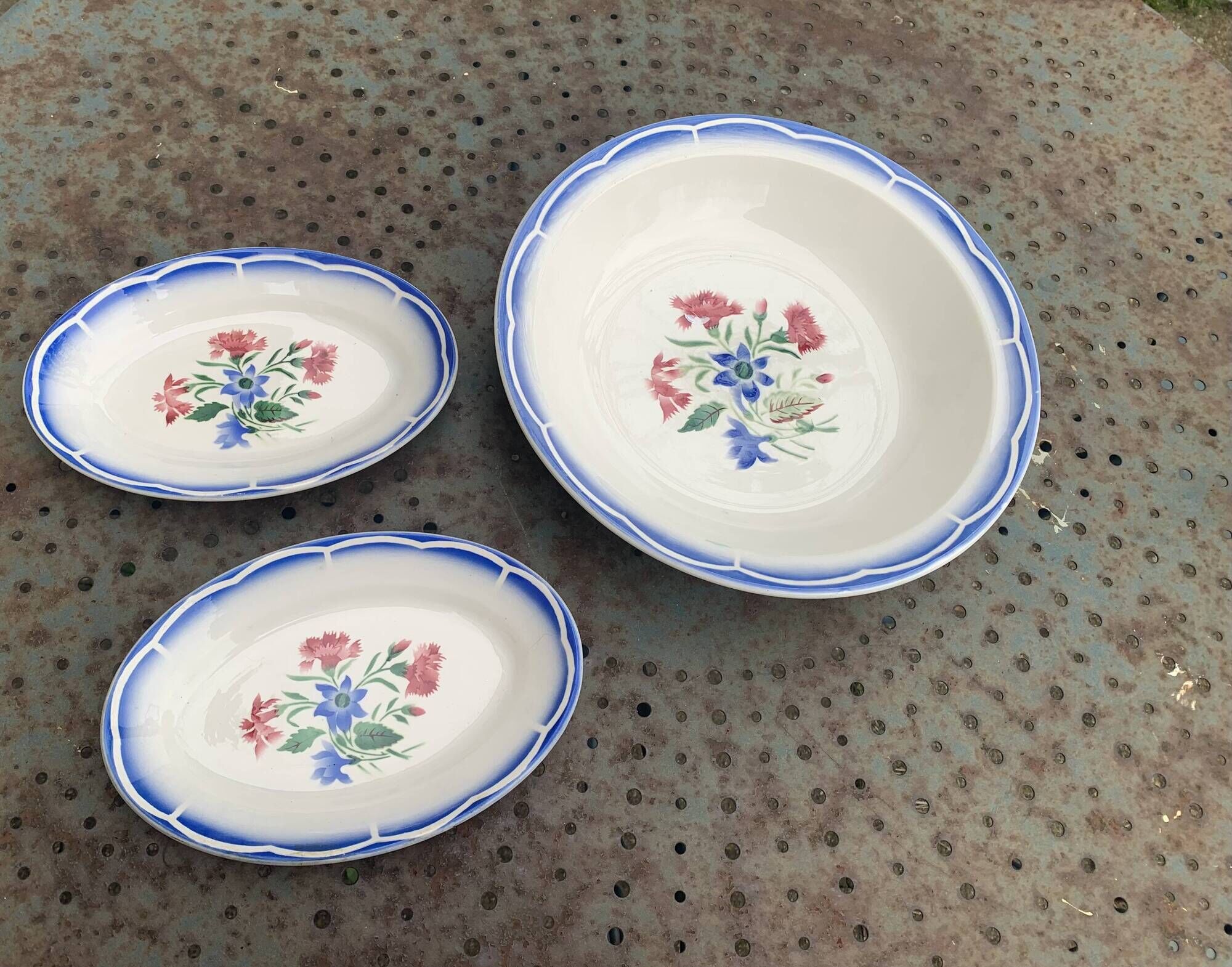 Lot composed of a deep dish and two small serving dishes, Elorn, digoin and sarreguemines model