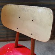 Chaise en bois rouge ton  1960