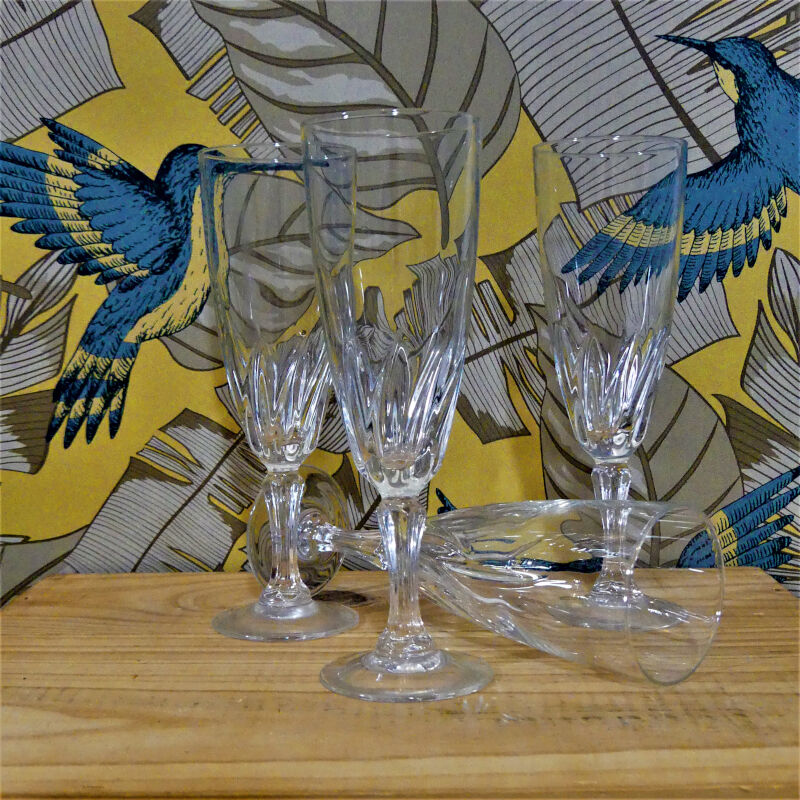 Four vintage champagne flutes 70s Luminarc