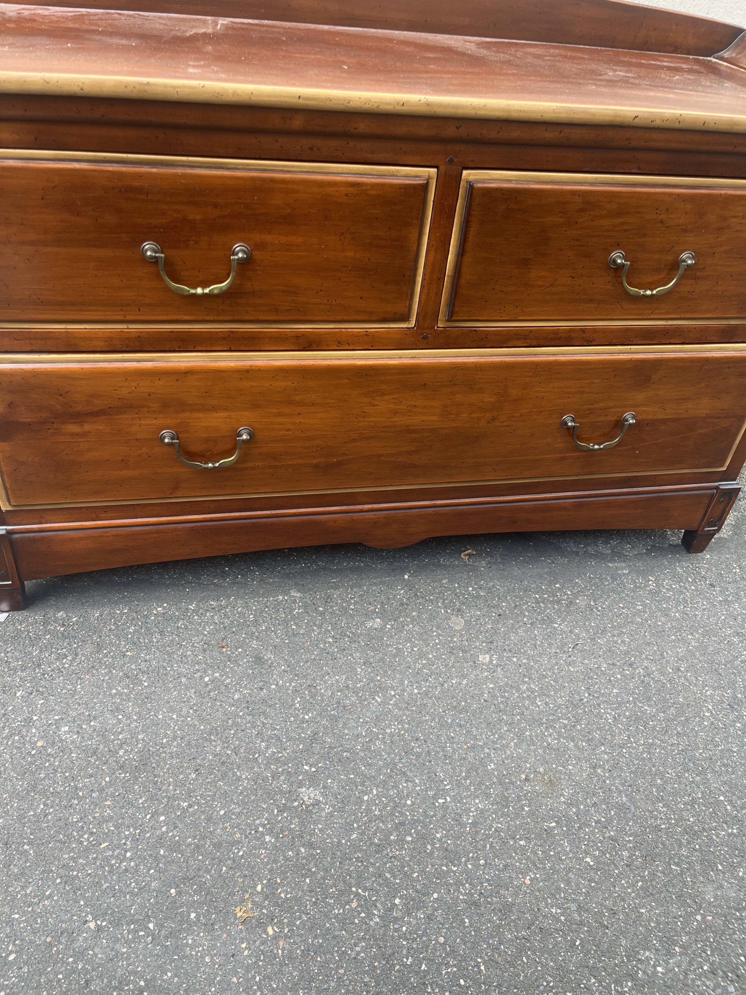 Grande commode en teck trois tiroirs