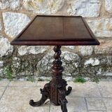 Tripod pedestal table in solid oak, richly carved and molded, 19th century