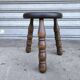 Tabouret tripode en bois tourné