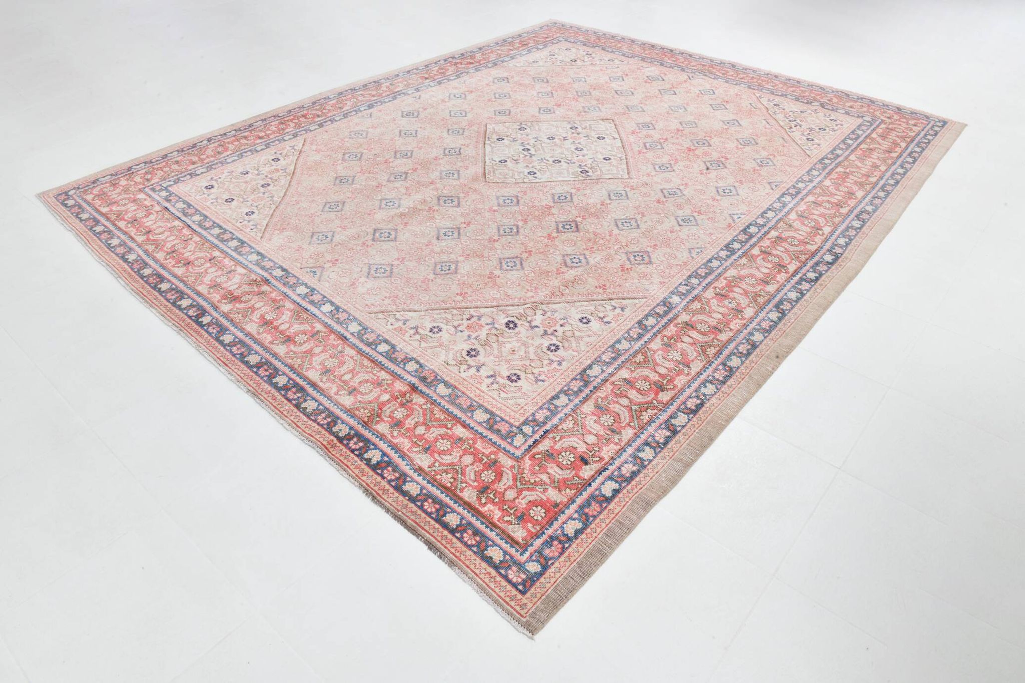 Tapis persan classique rose et bleu