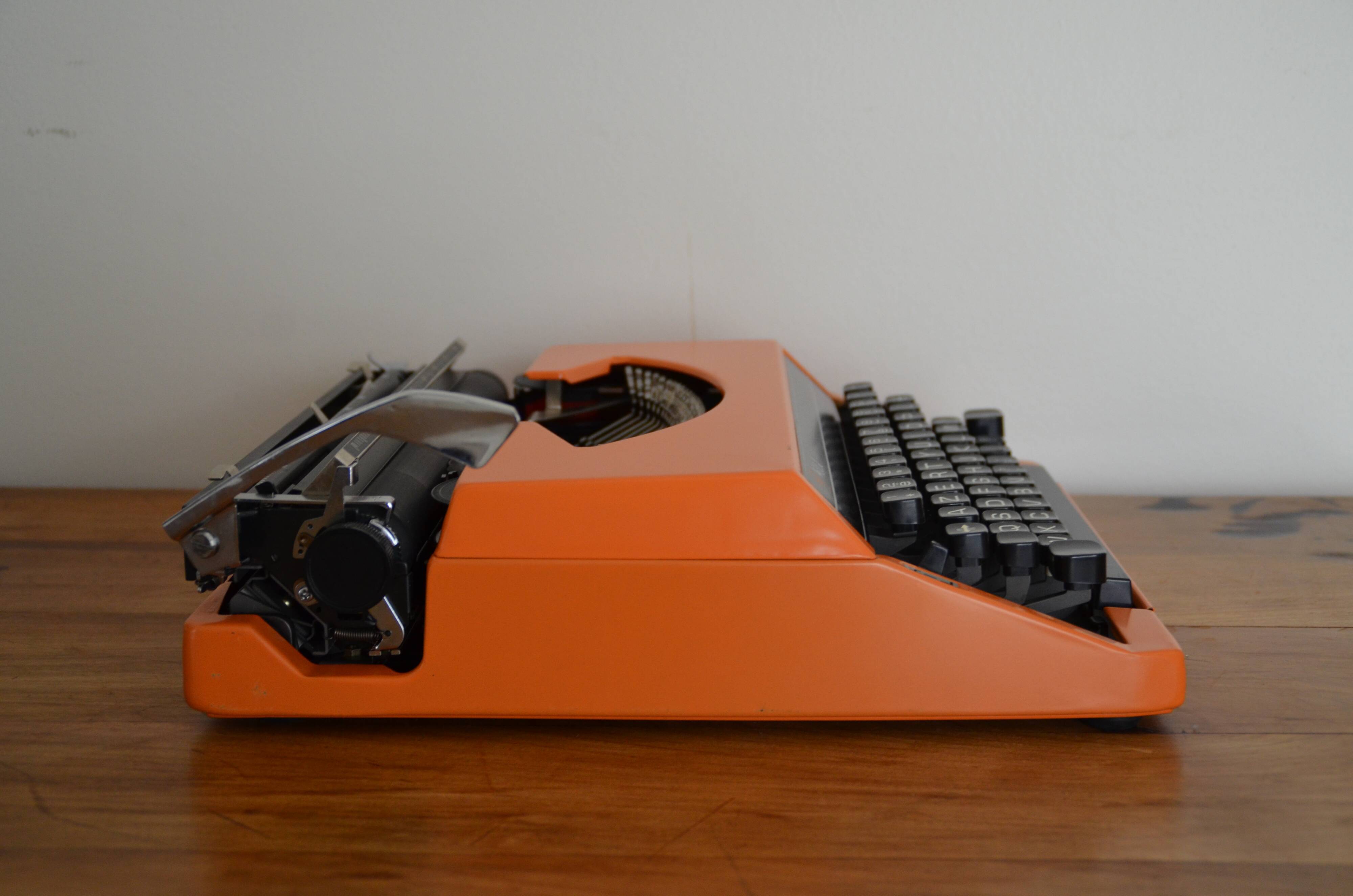 Welco functional 200 typewriter