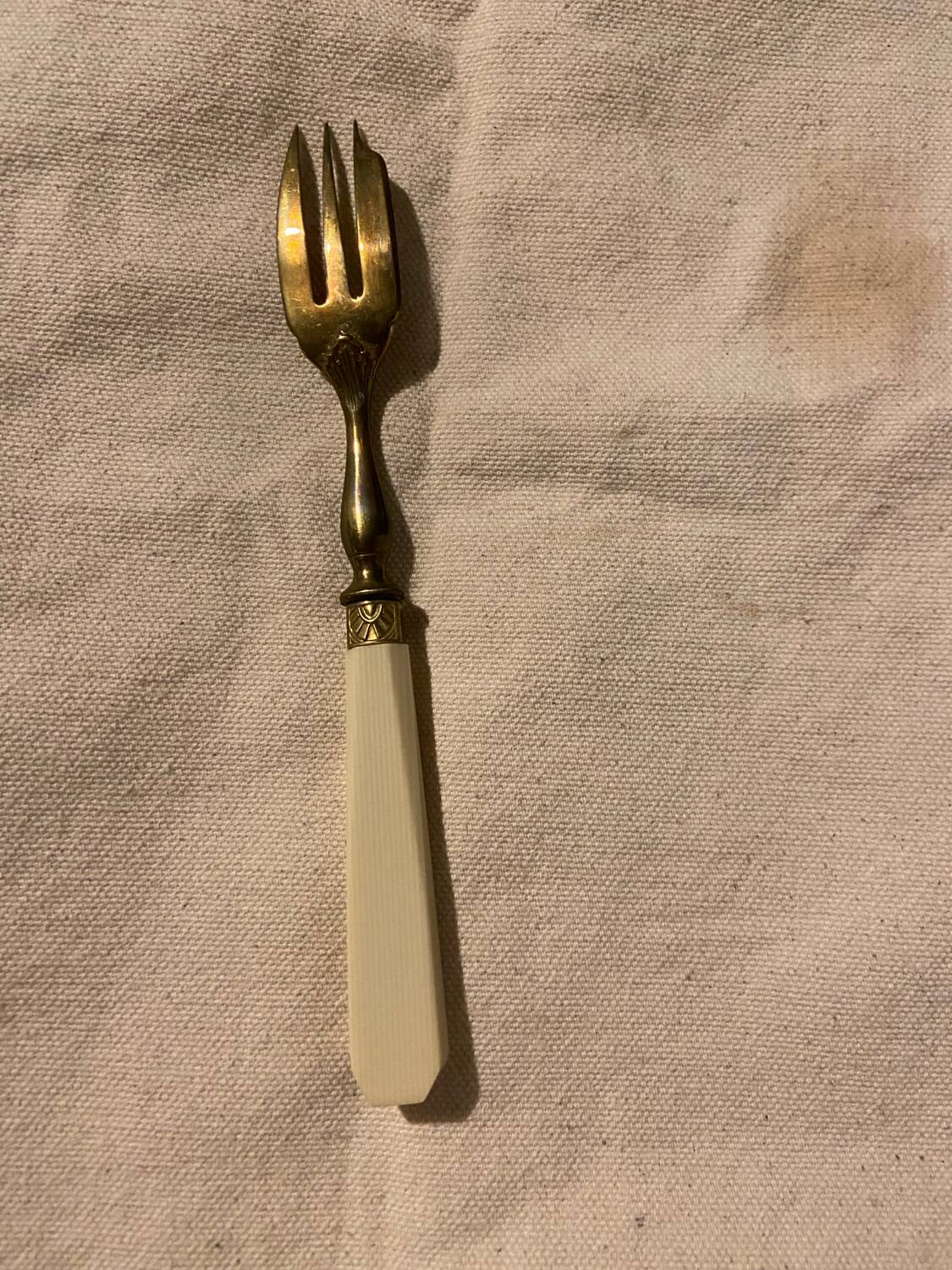 Household dessert forks