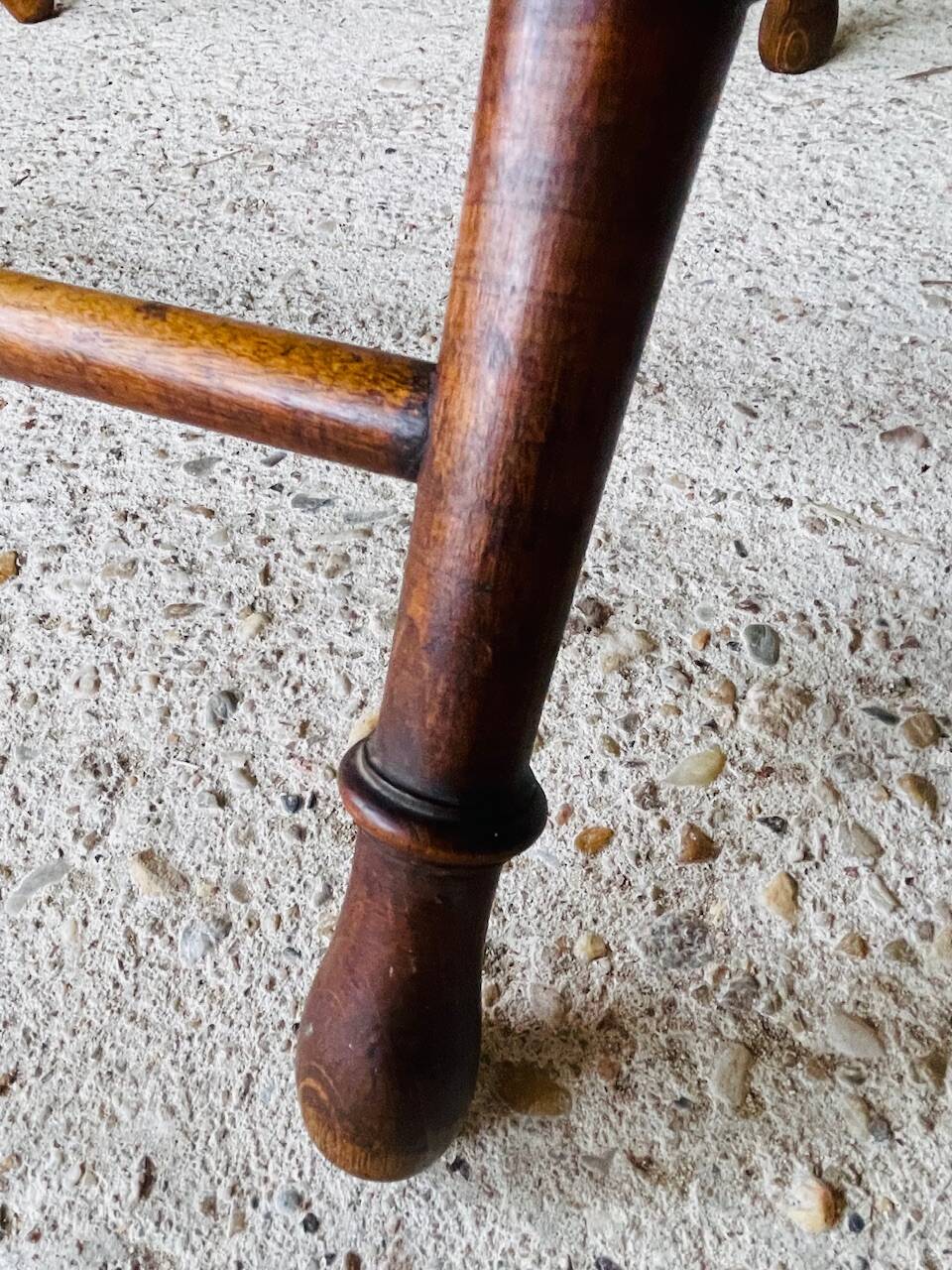 Folding side table in turned wood and marquetry circa 30's/40's