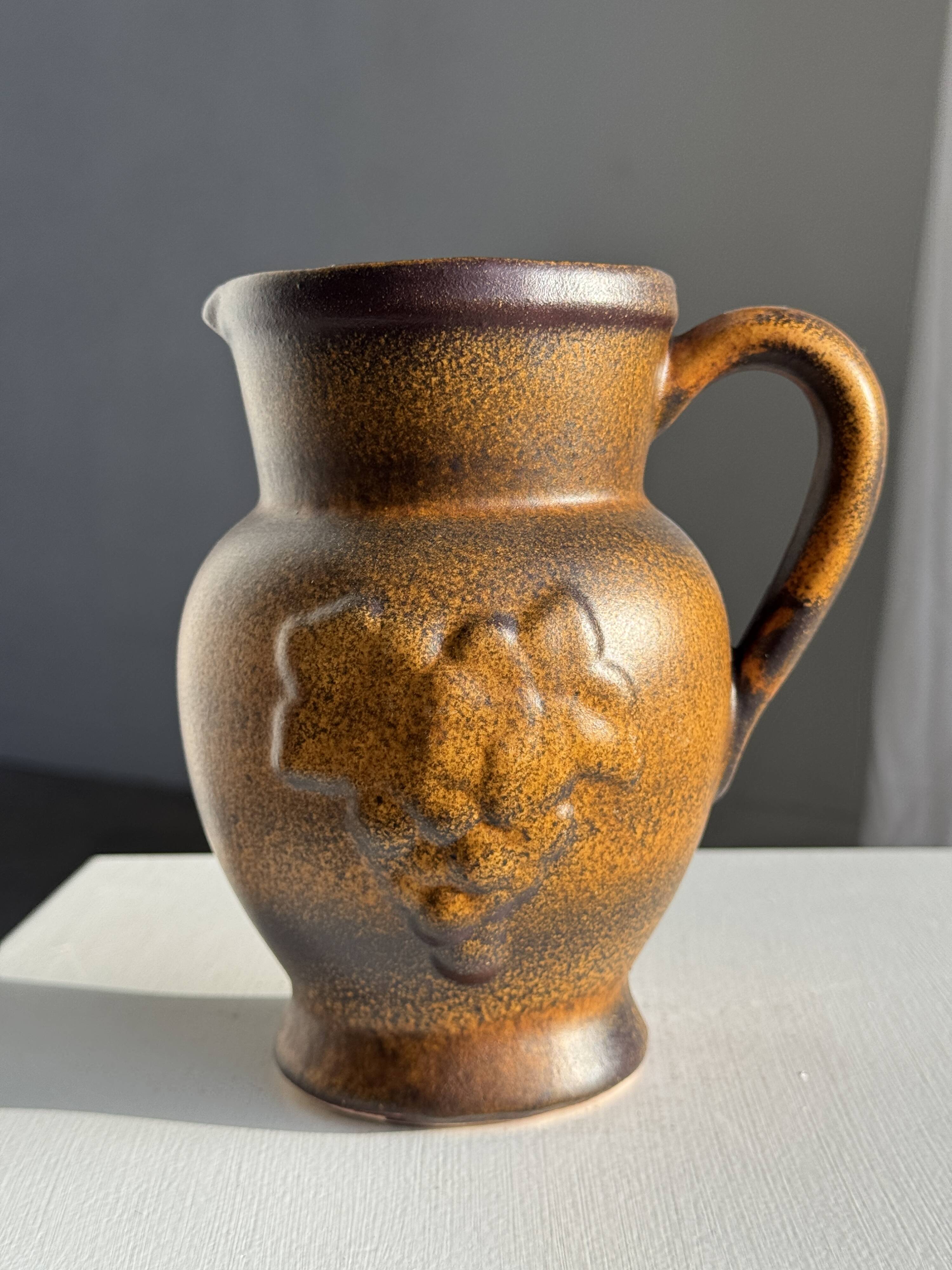 Speckled stoneware jug with grape pattern H17