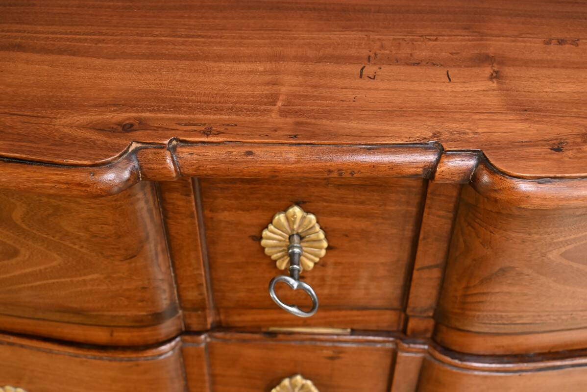 Acacia chest of drawers, Louis XV period – 2nd part of the 18th century