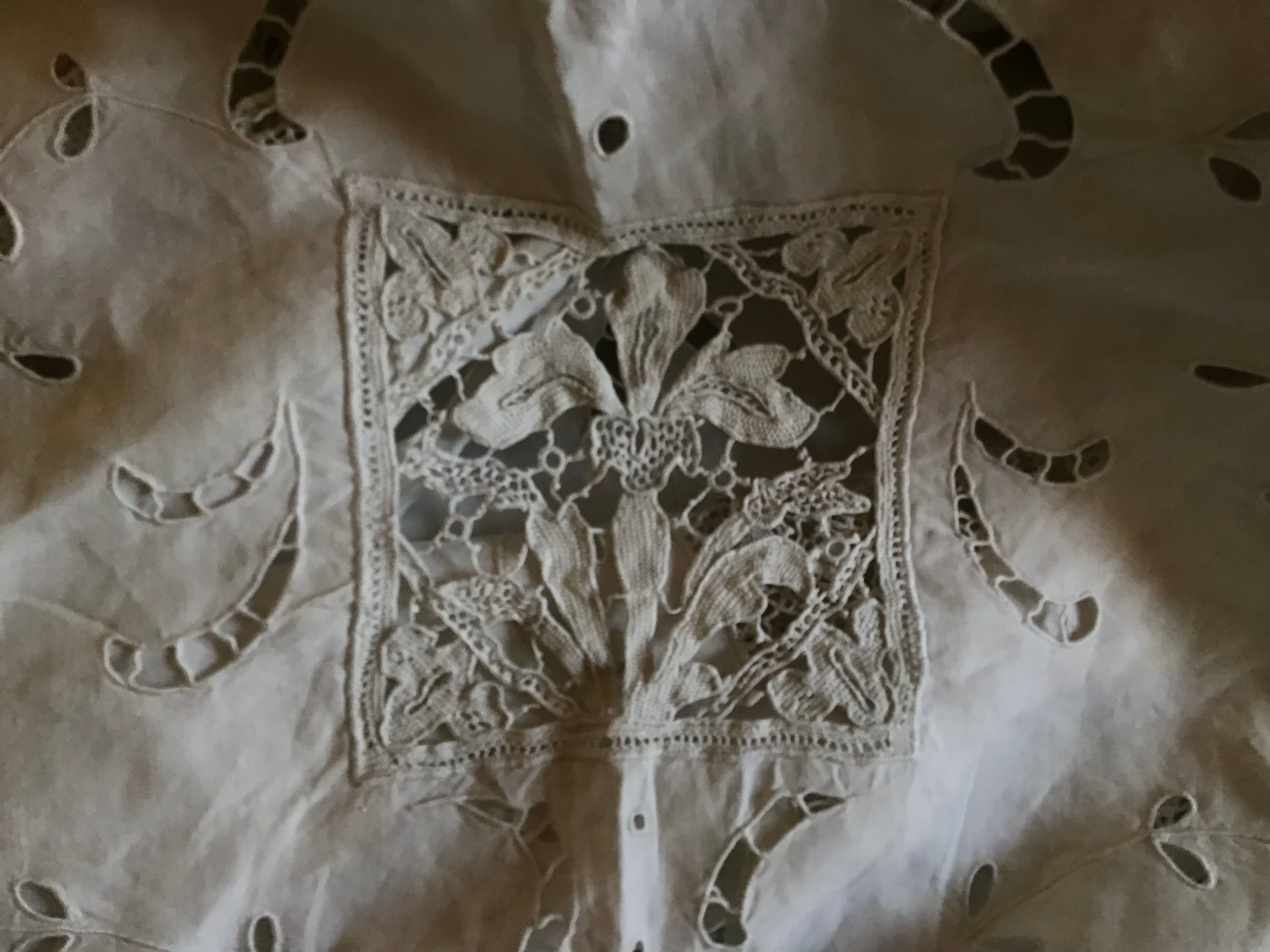 Large ceremonial tablecloth 280x280