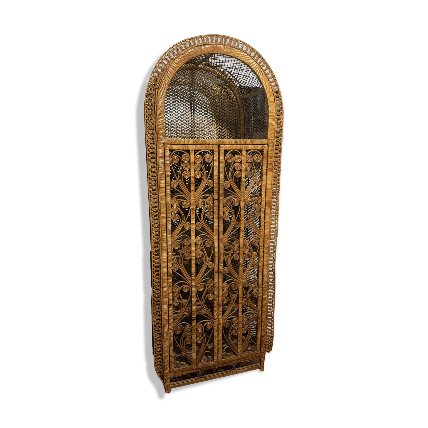 Rare armoire en osier