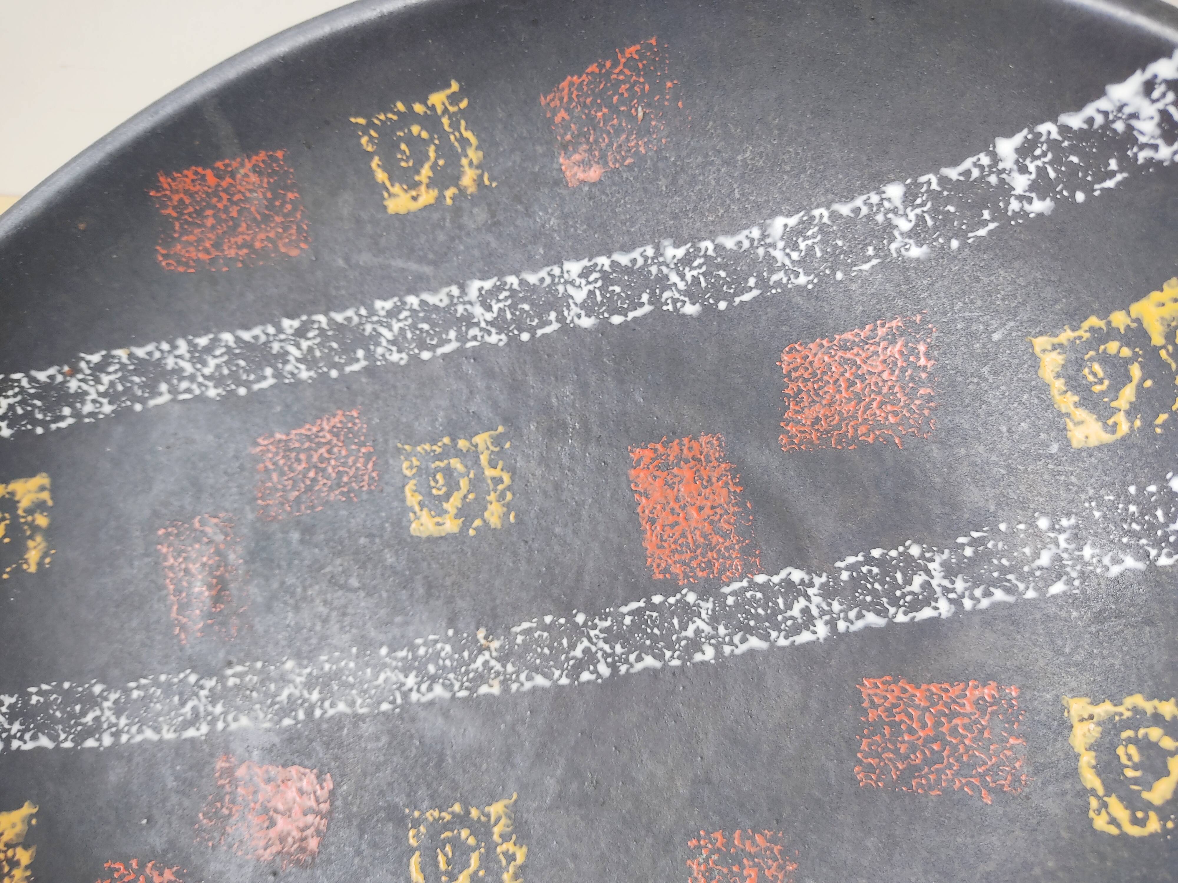 Flat empty pocket oval West Germany