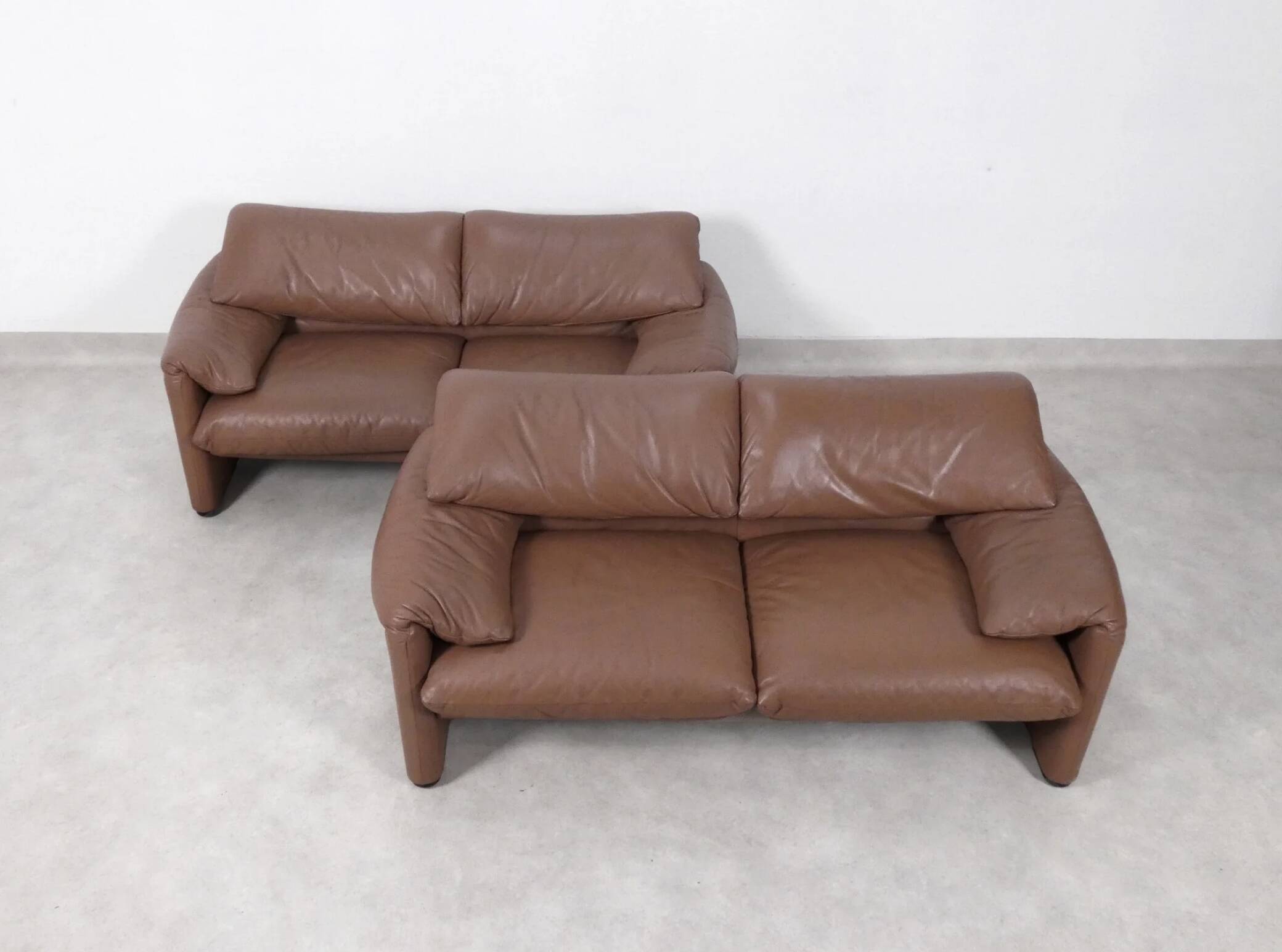 Set of Cassina Maralunga 2 seaters in mocca leather