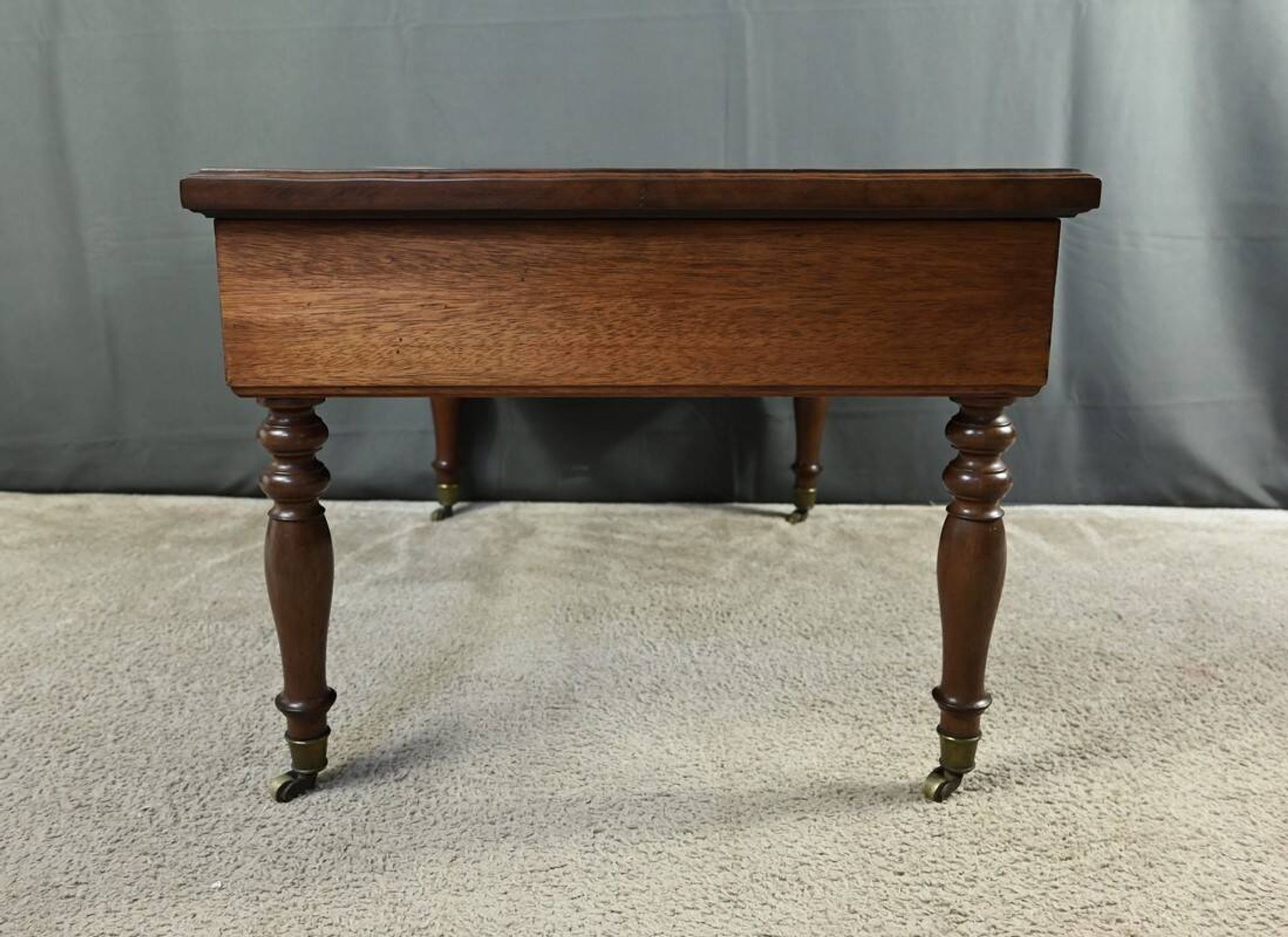 Rolling coffee table in solid mahogany, Louis-Philippe style – Late 19th century