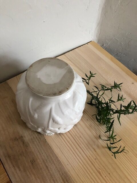 White ceramic pot cover