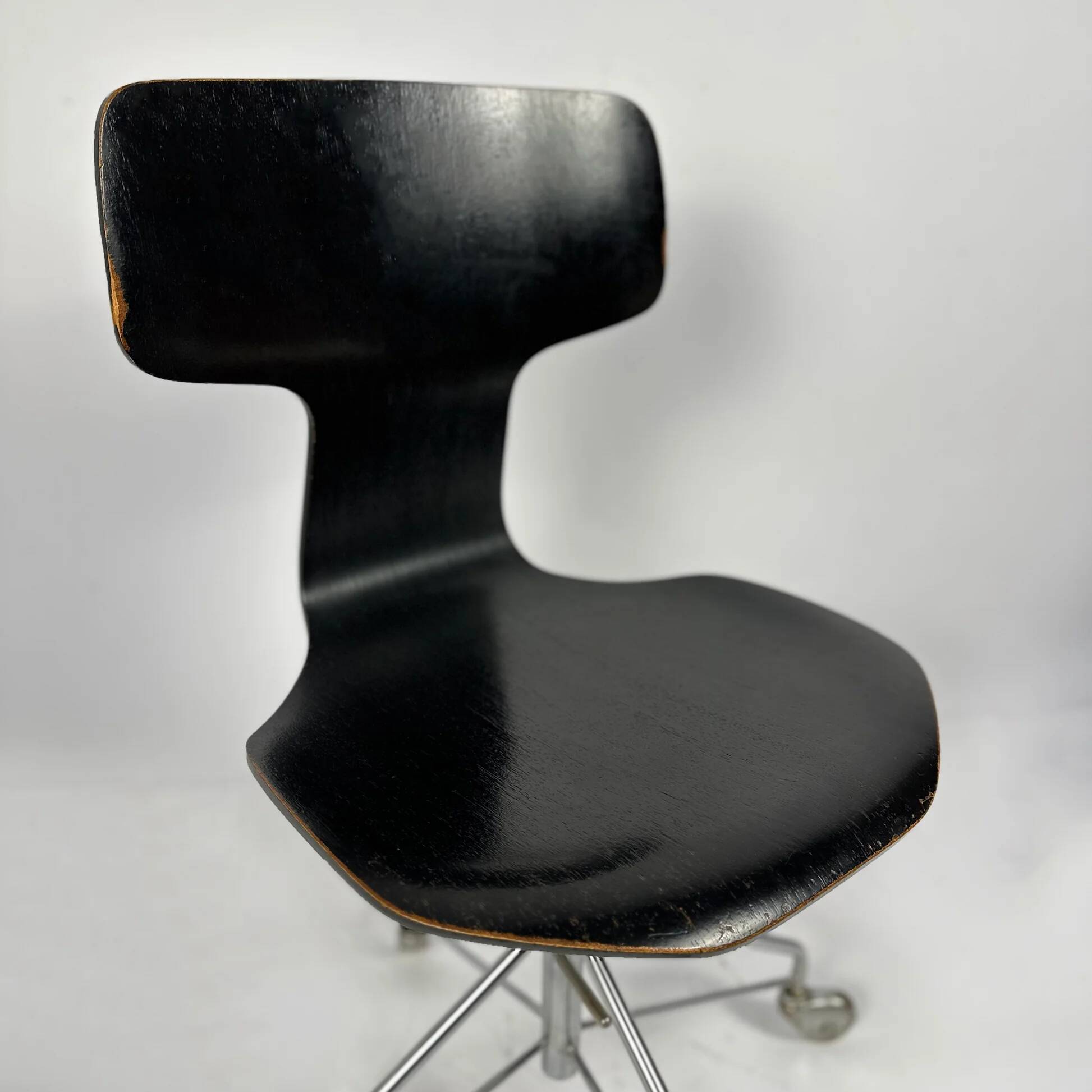 Vintage swivel office chair model 3113 from 1969 by Arne Jacobsen for Fritz Hansen