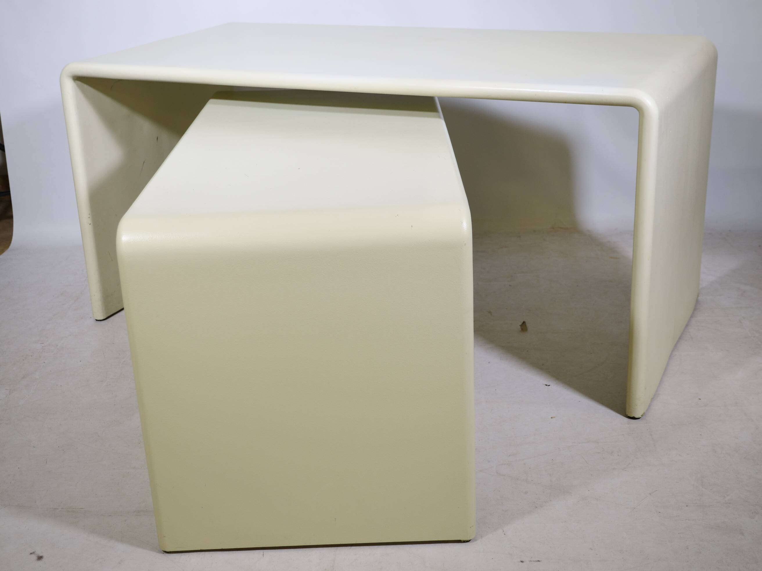 Space Age nesting desk in fiberglass, set of 2, 1970s