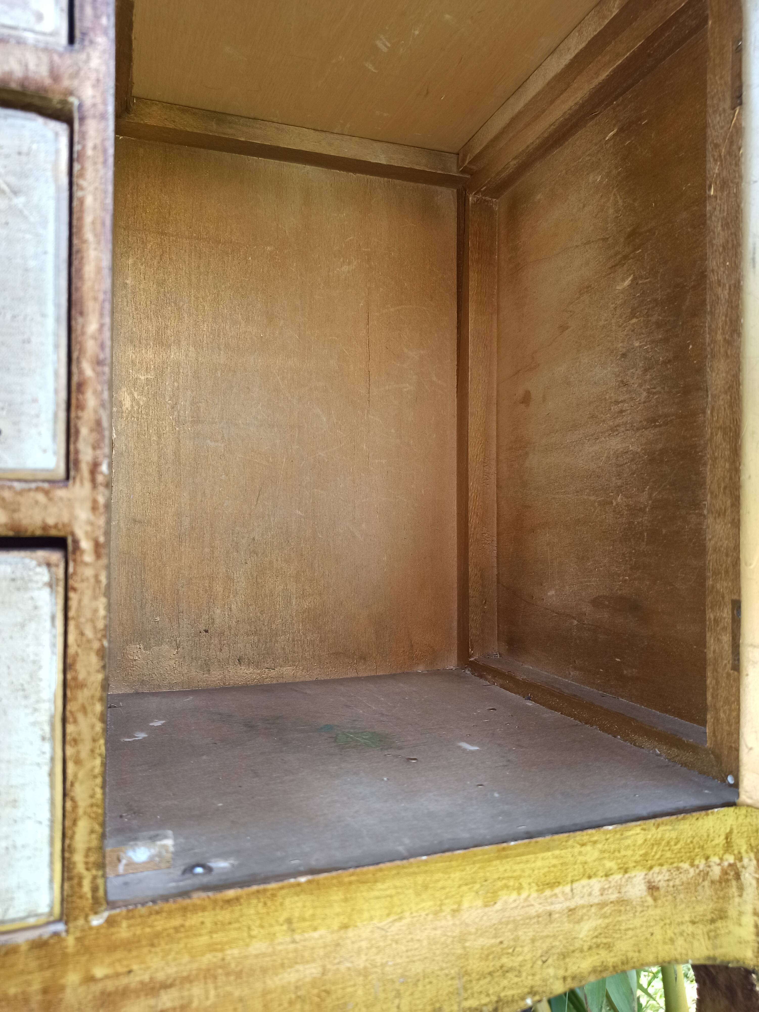 Golden Florentine chest of drawers Hollywood Regency style 60s