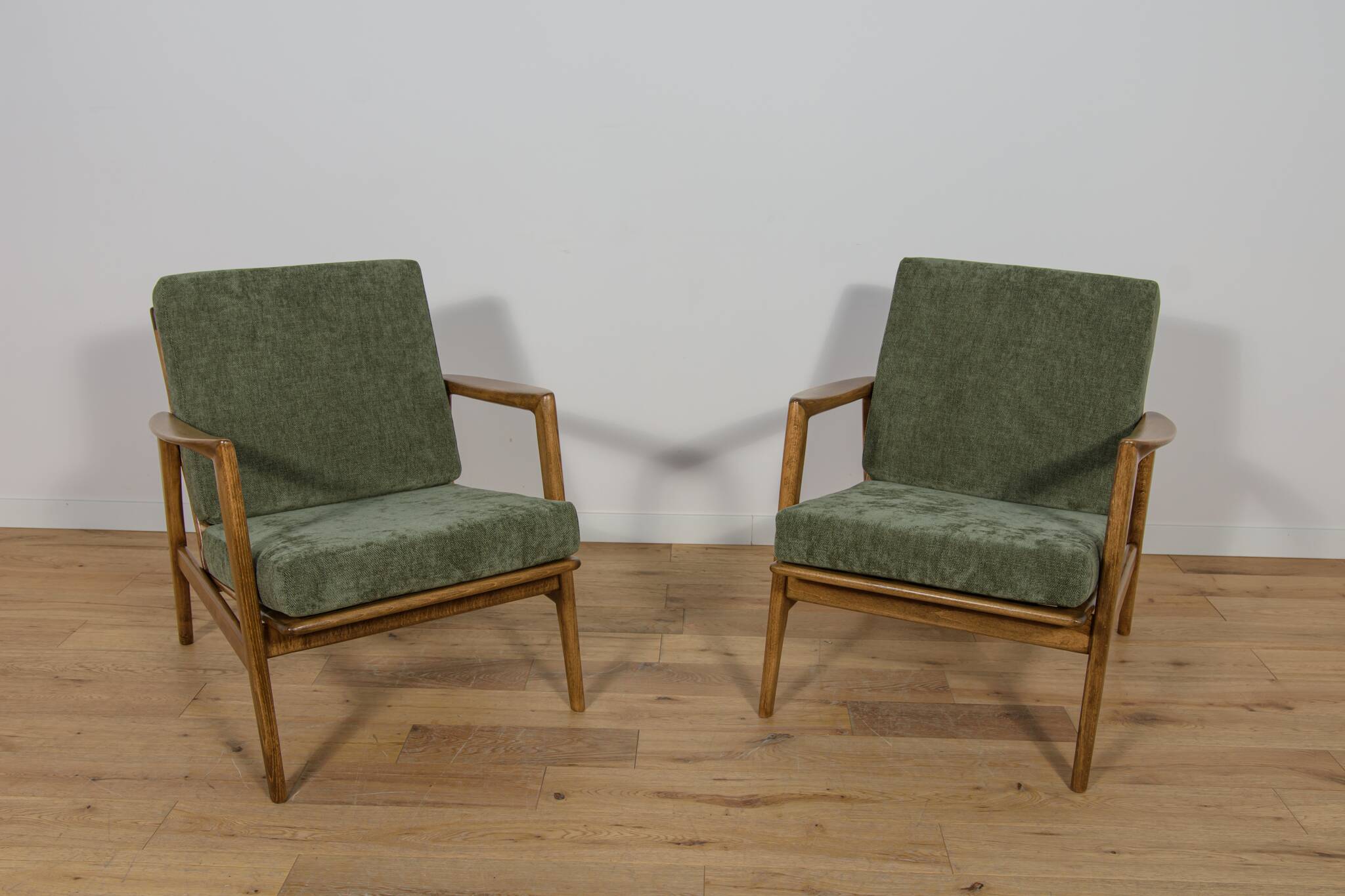 Model 300-139 Armchairs from Swarzędz Factory, 1960s, Set of 2