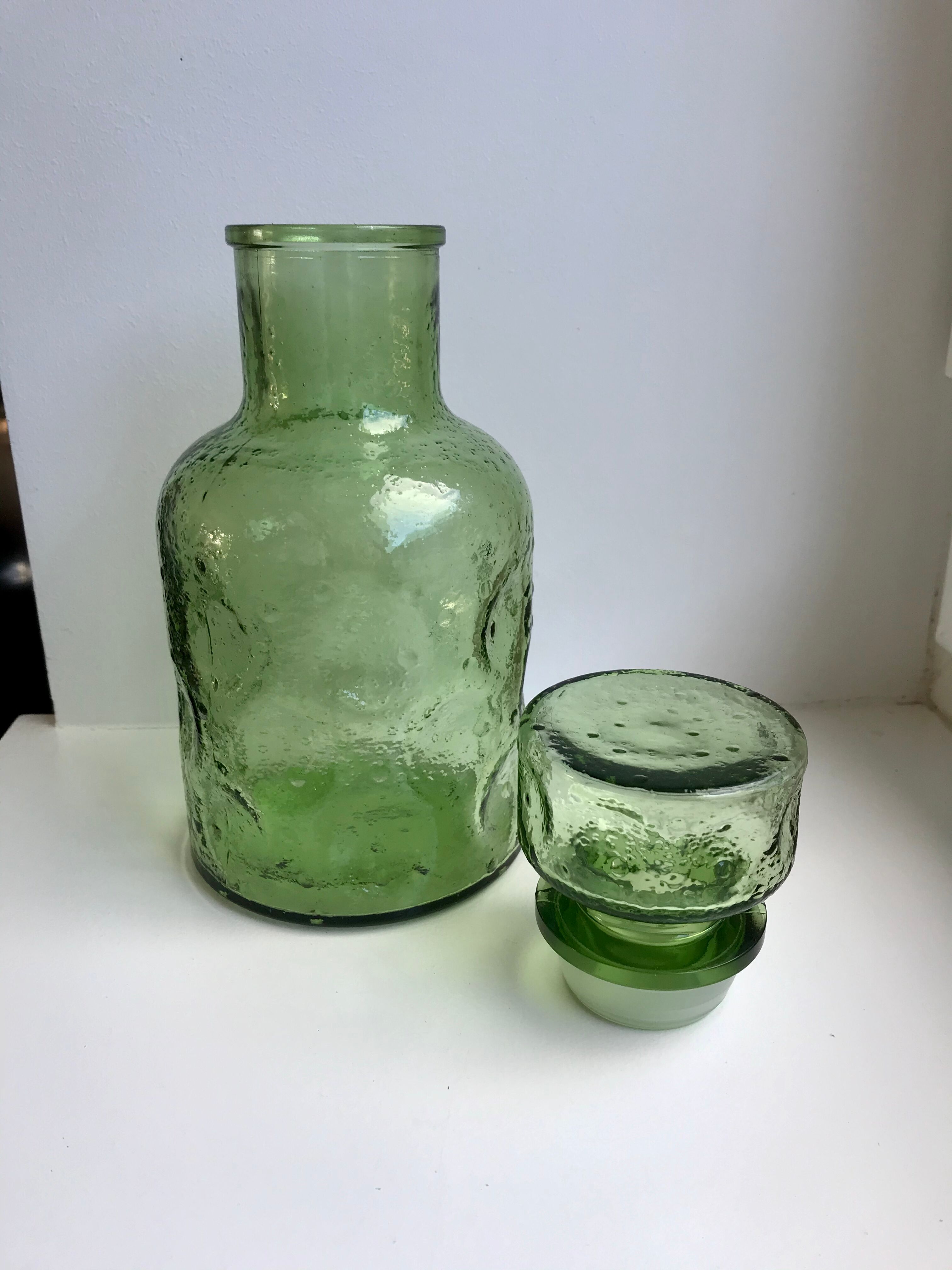 Decanter in green bubbled glass 70s