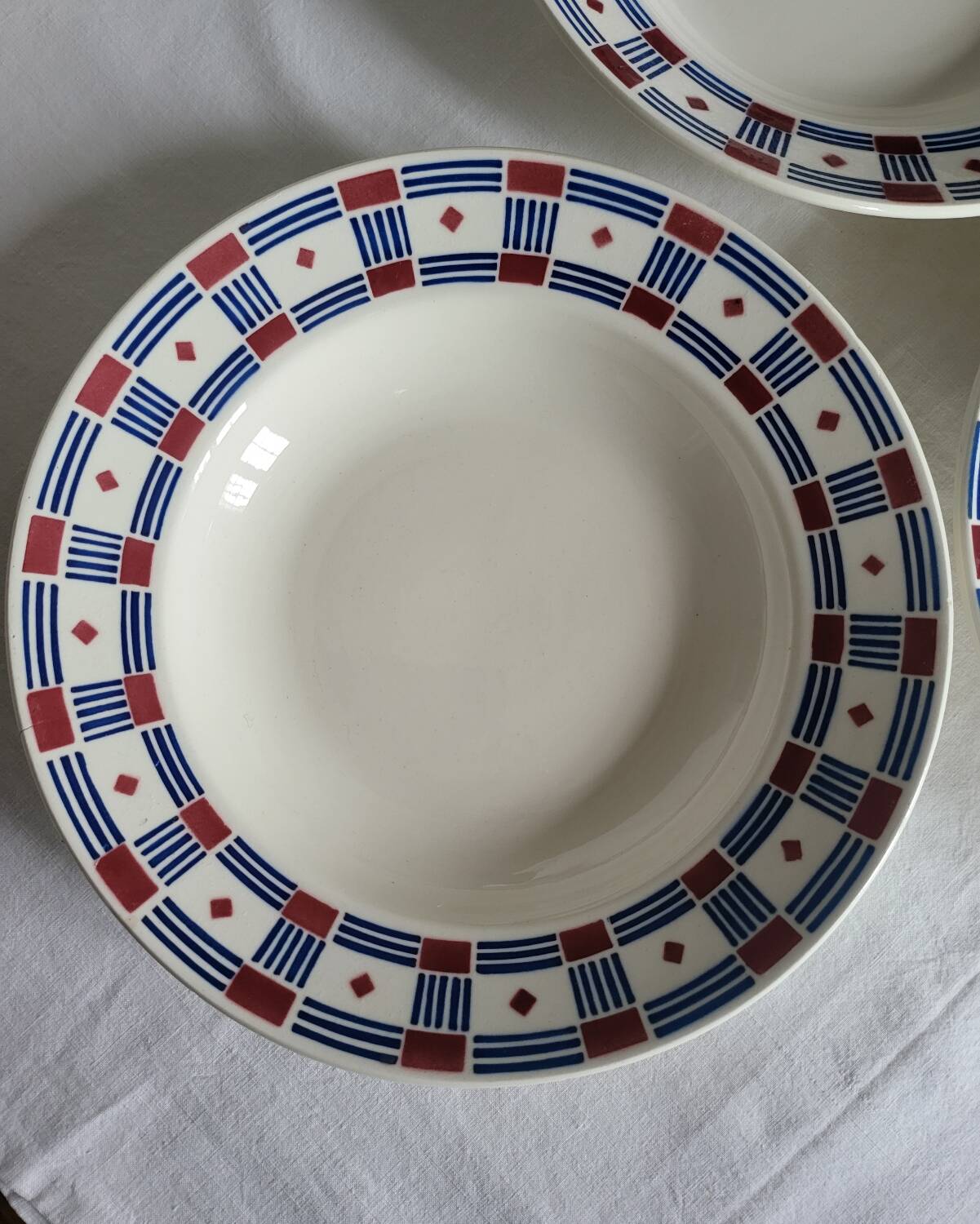 Set of 4 Vincennes earthenware soup plates, Paris.