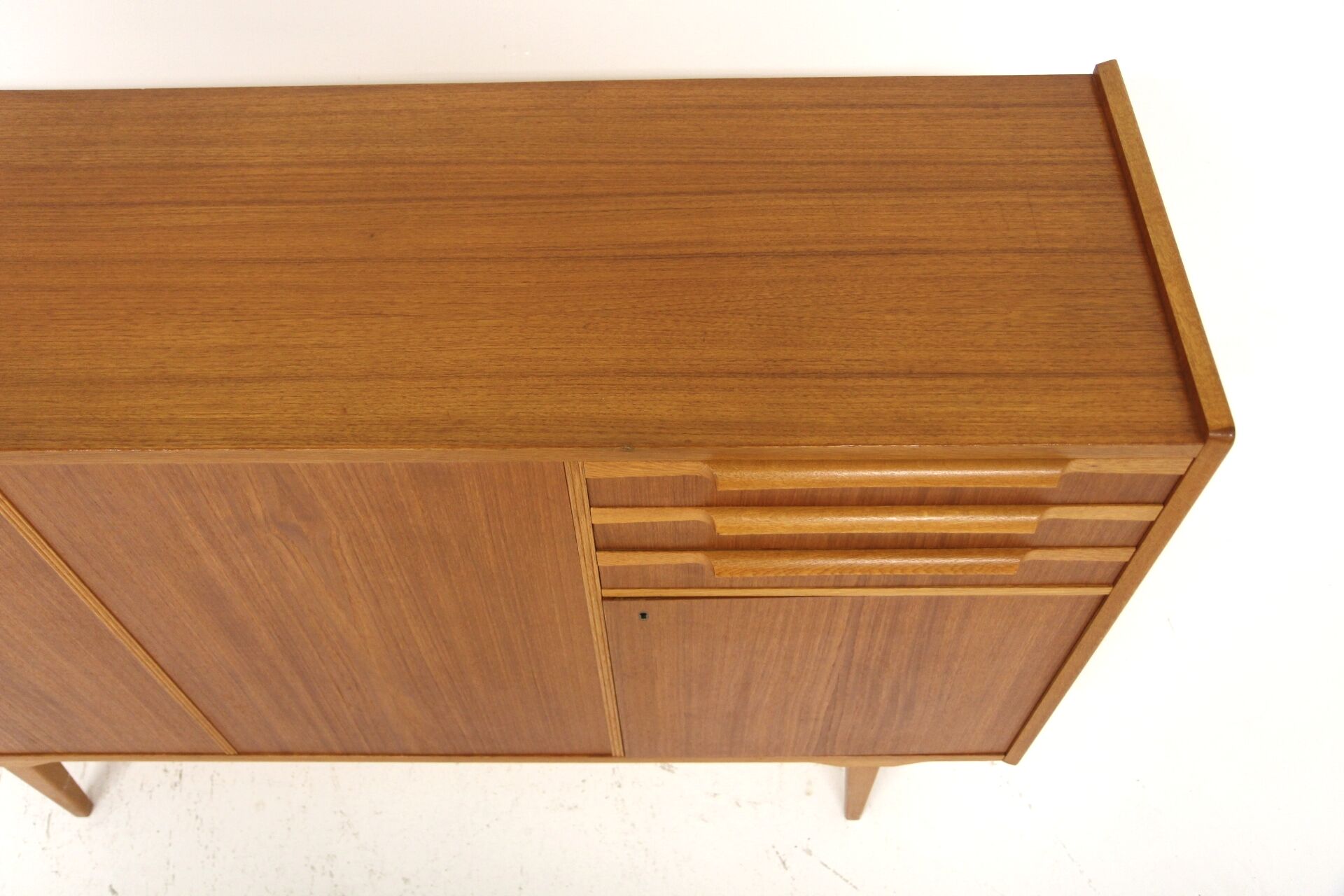 Enfilade scandinave en teck et en chêne, Suède, 1960