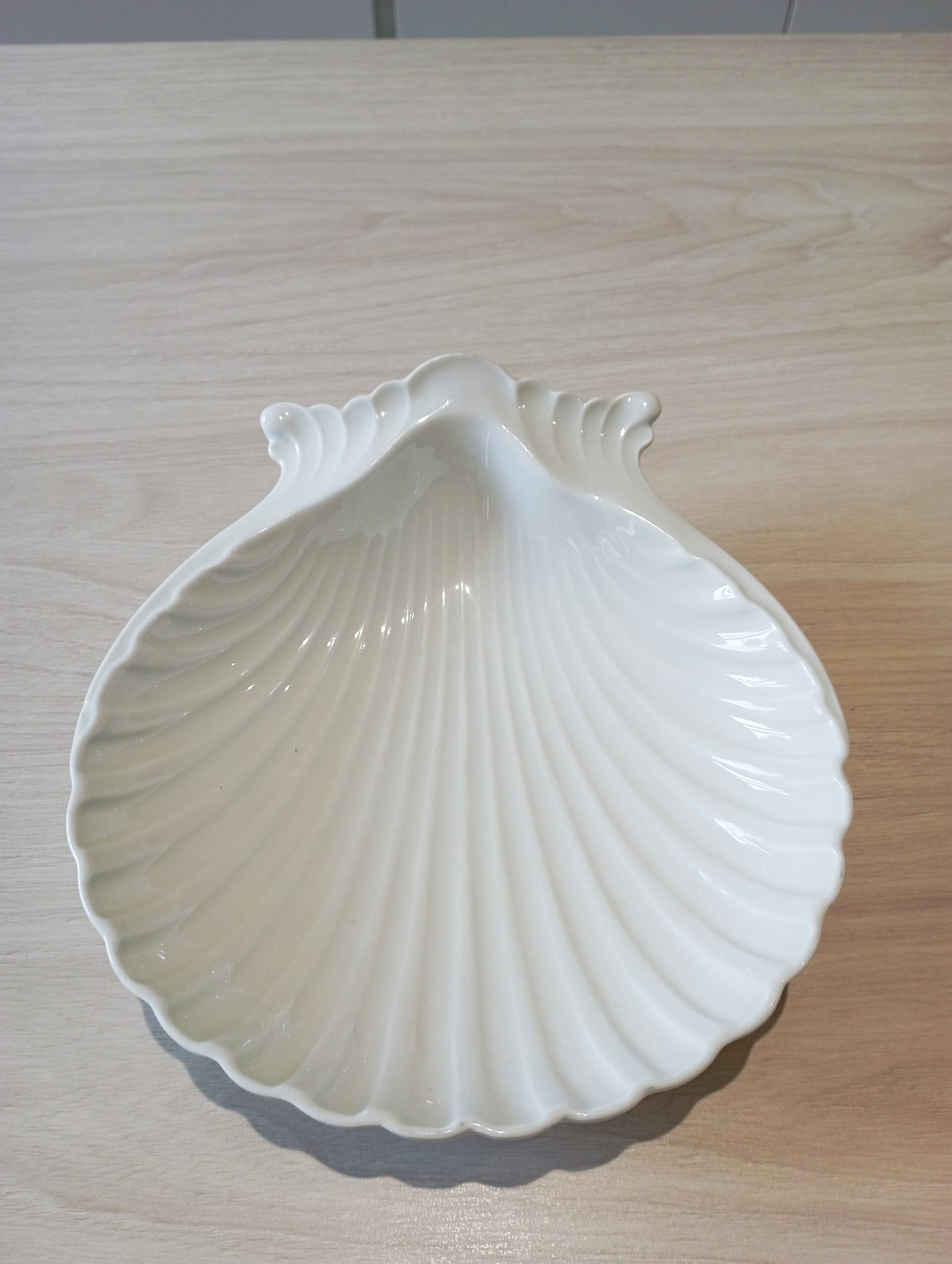 Ceramic shell dish