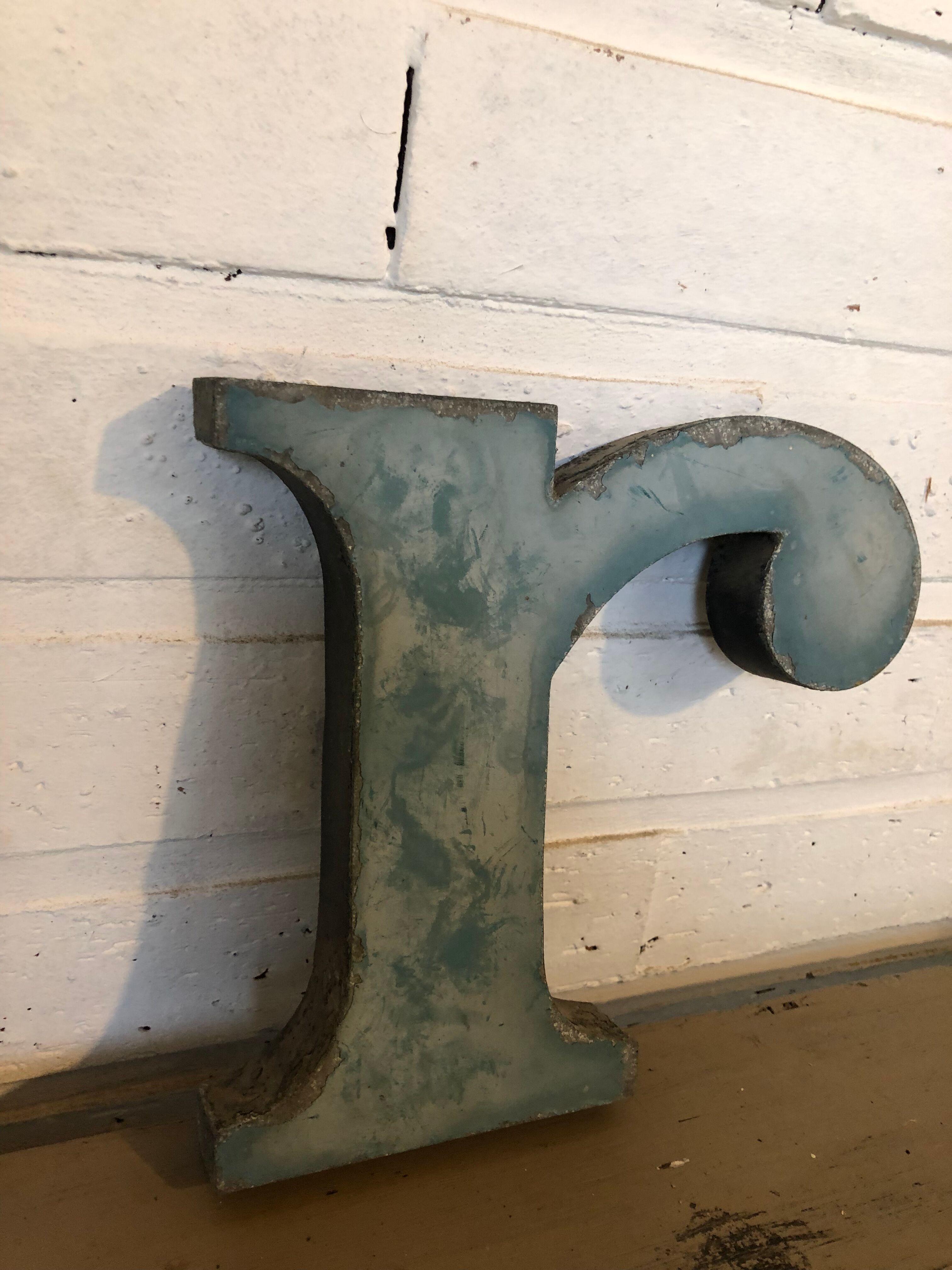 Blue sign letter "R"