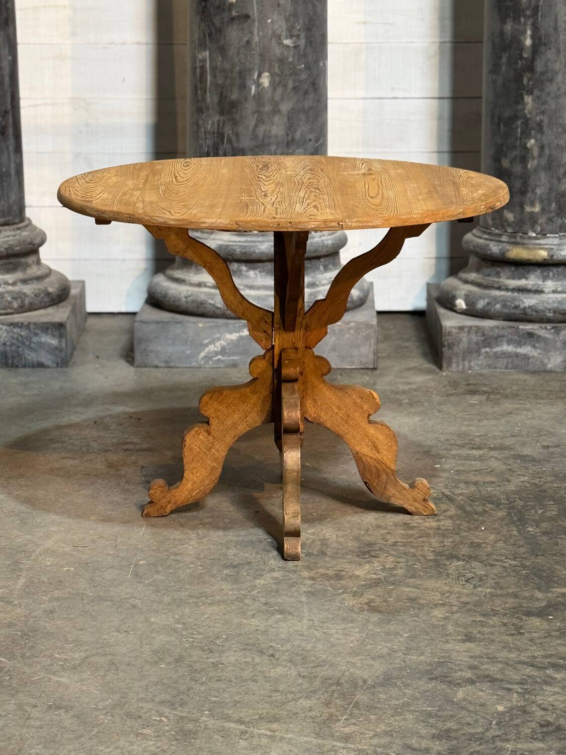 Round table in pitch pine and oak