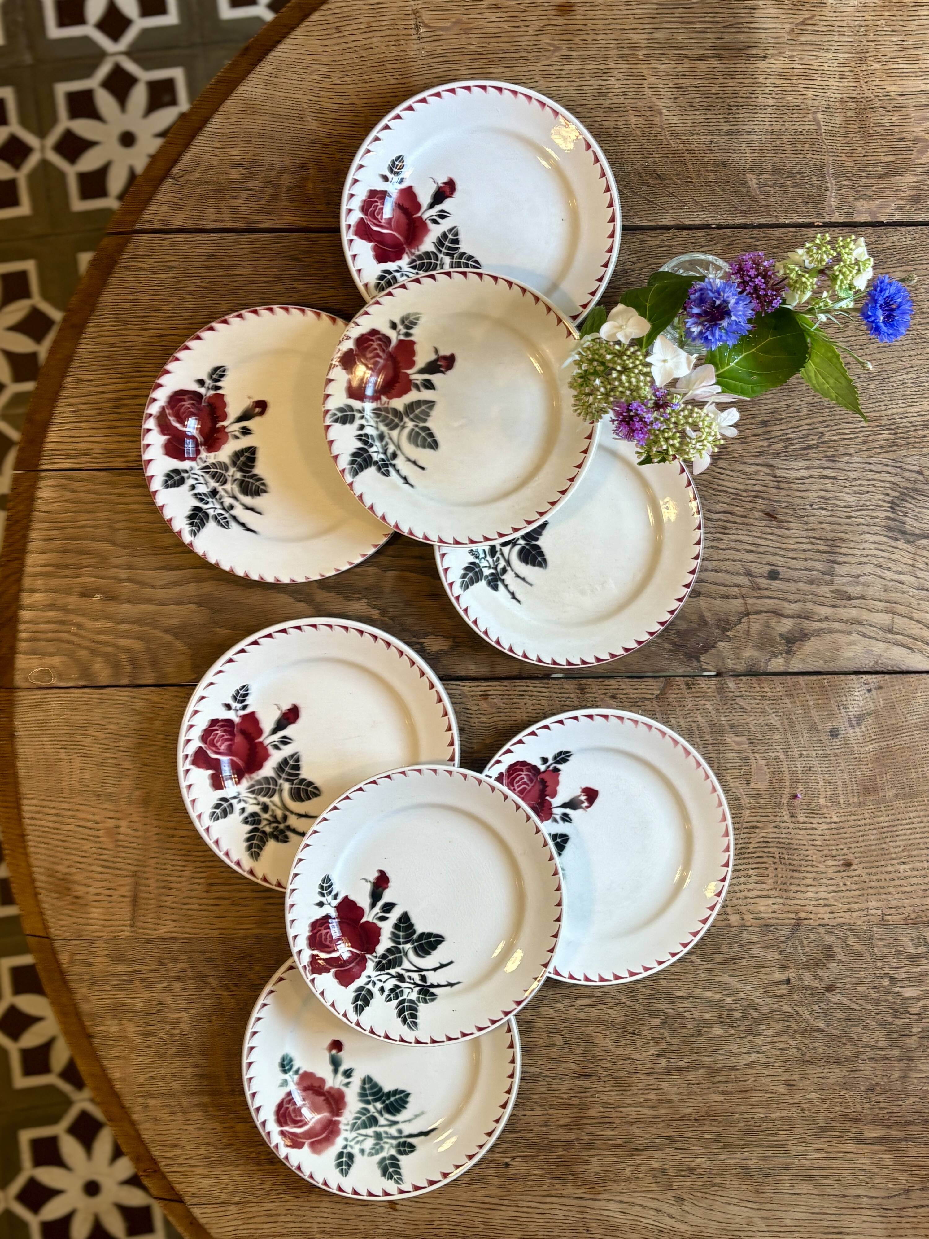 set of 8 vintage dessert plates L'amandinoise