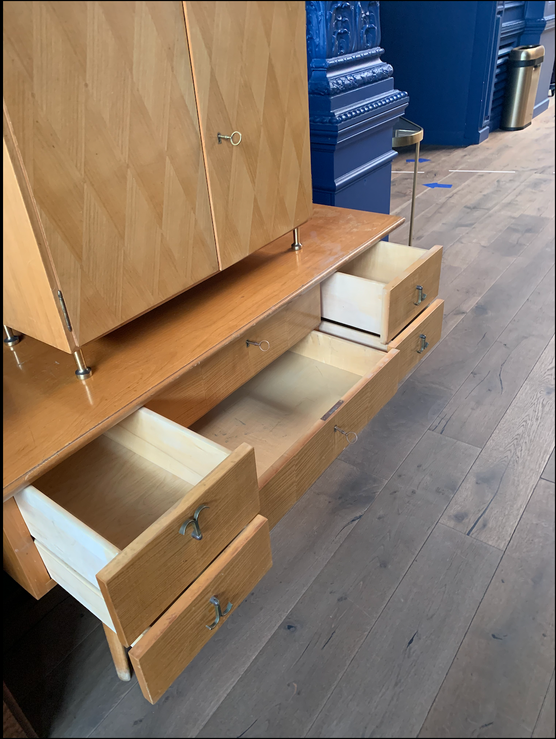 Furniture bar 2 body